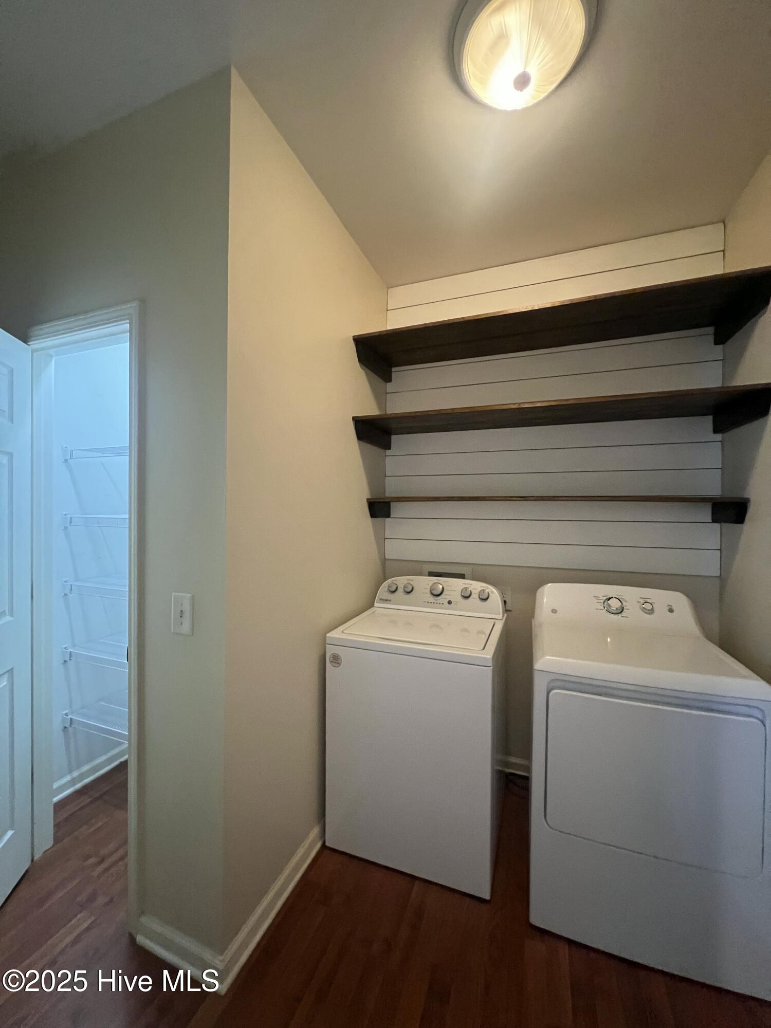 100 Kingswood Circle