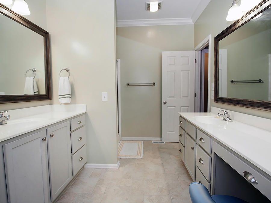 100 Kingswood Circle