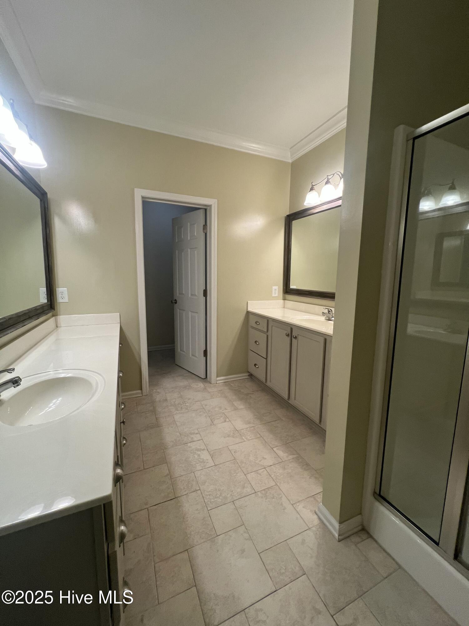 100 Kingswood Circle