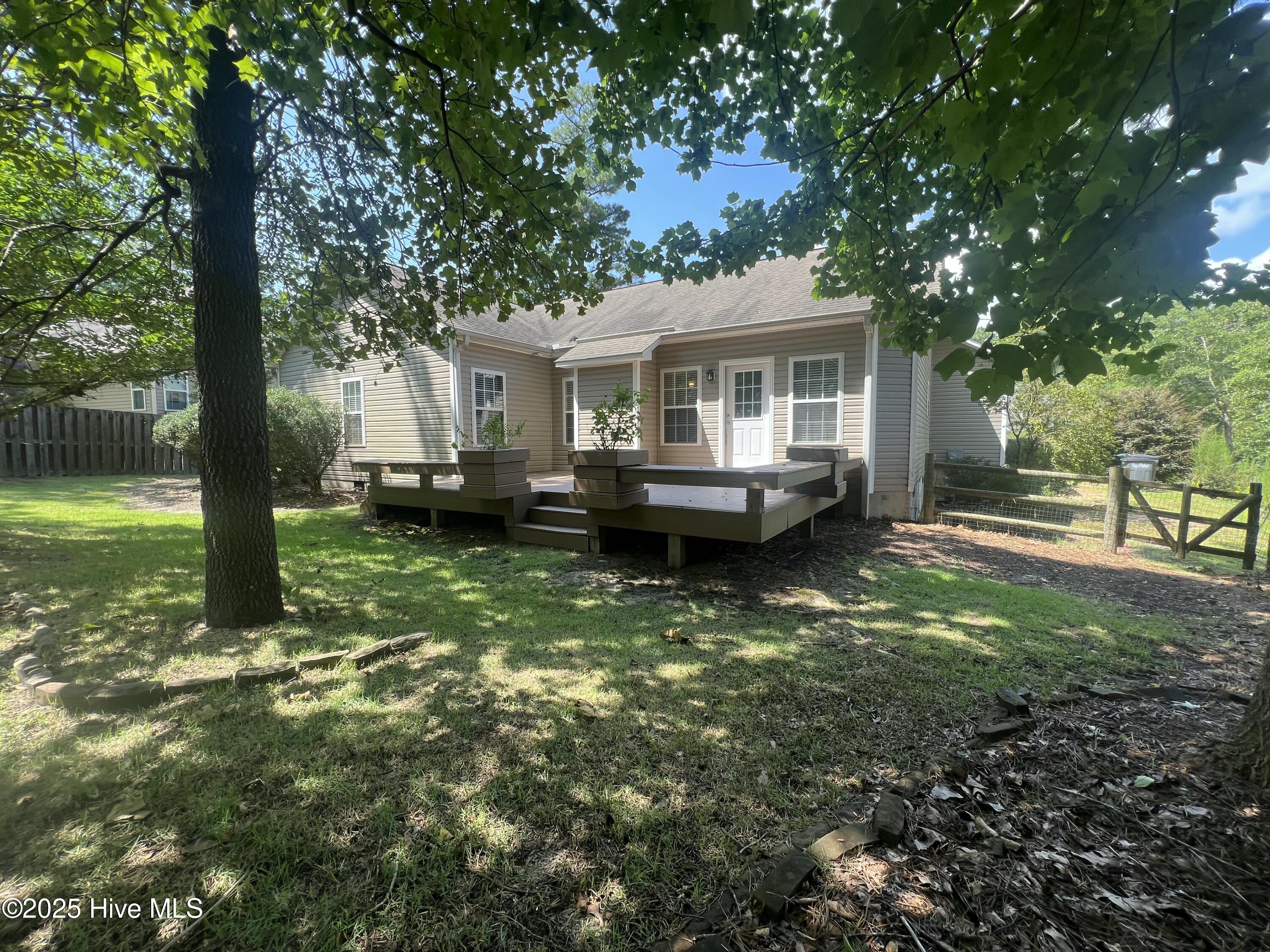 100 Kingswood Circle