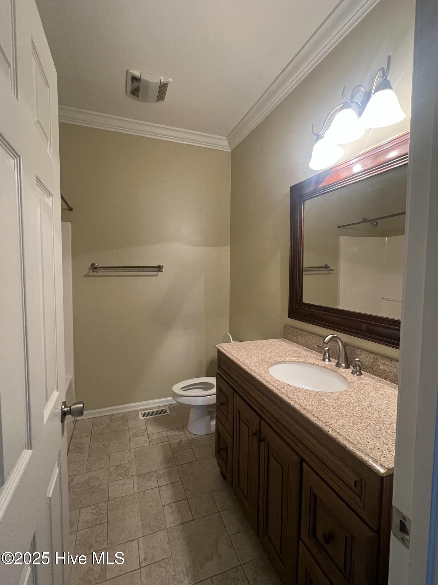 100 Kingswood Circle