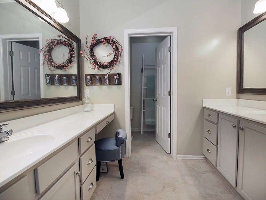 100 Kingswood Circle