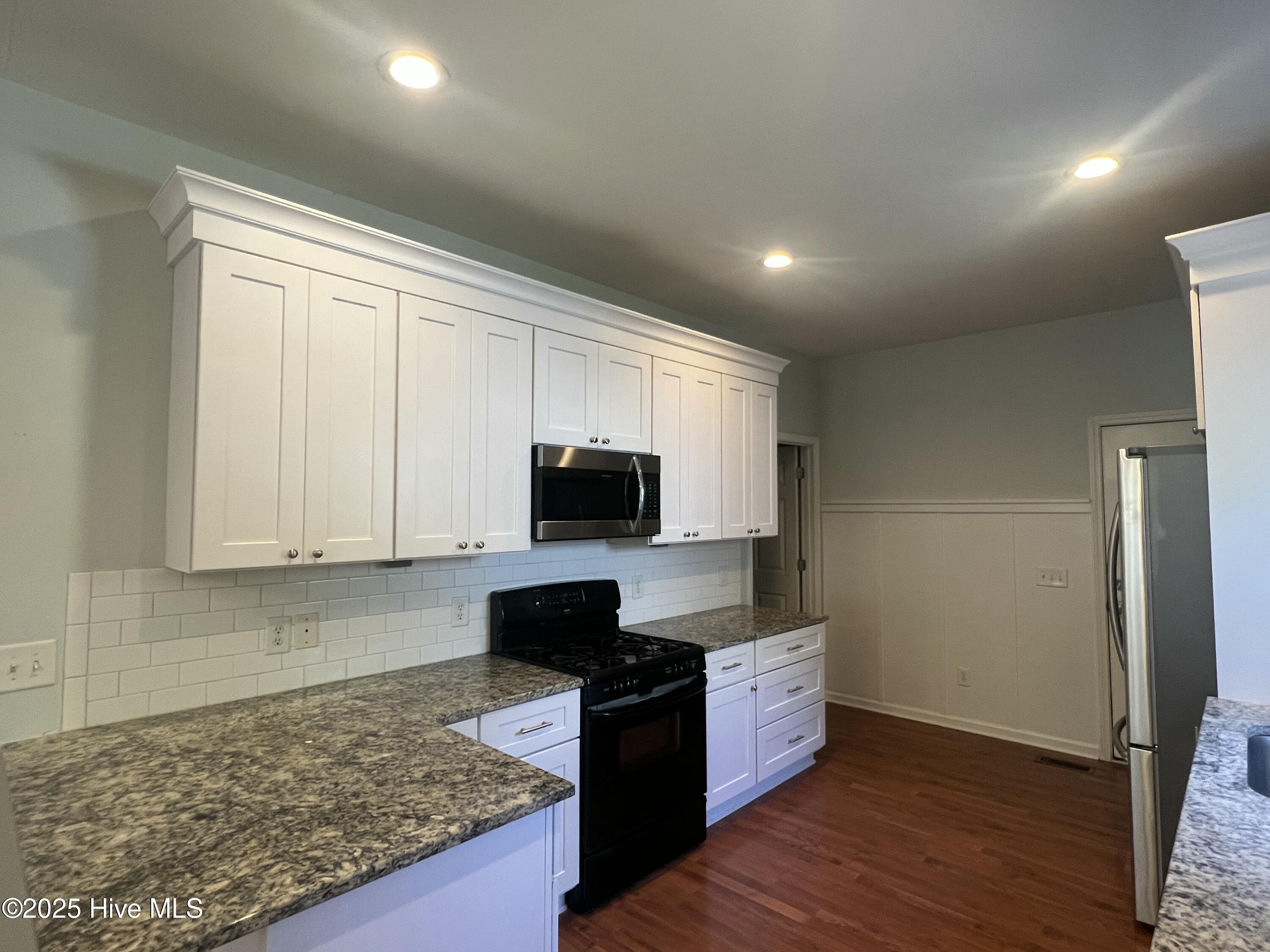 100 Kingswood Circle