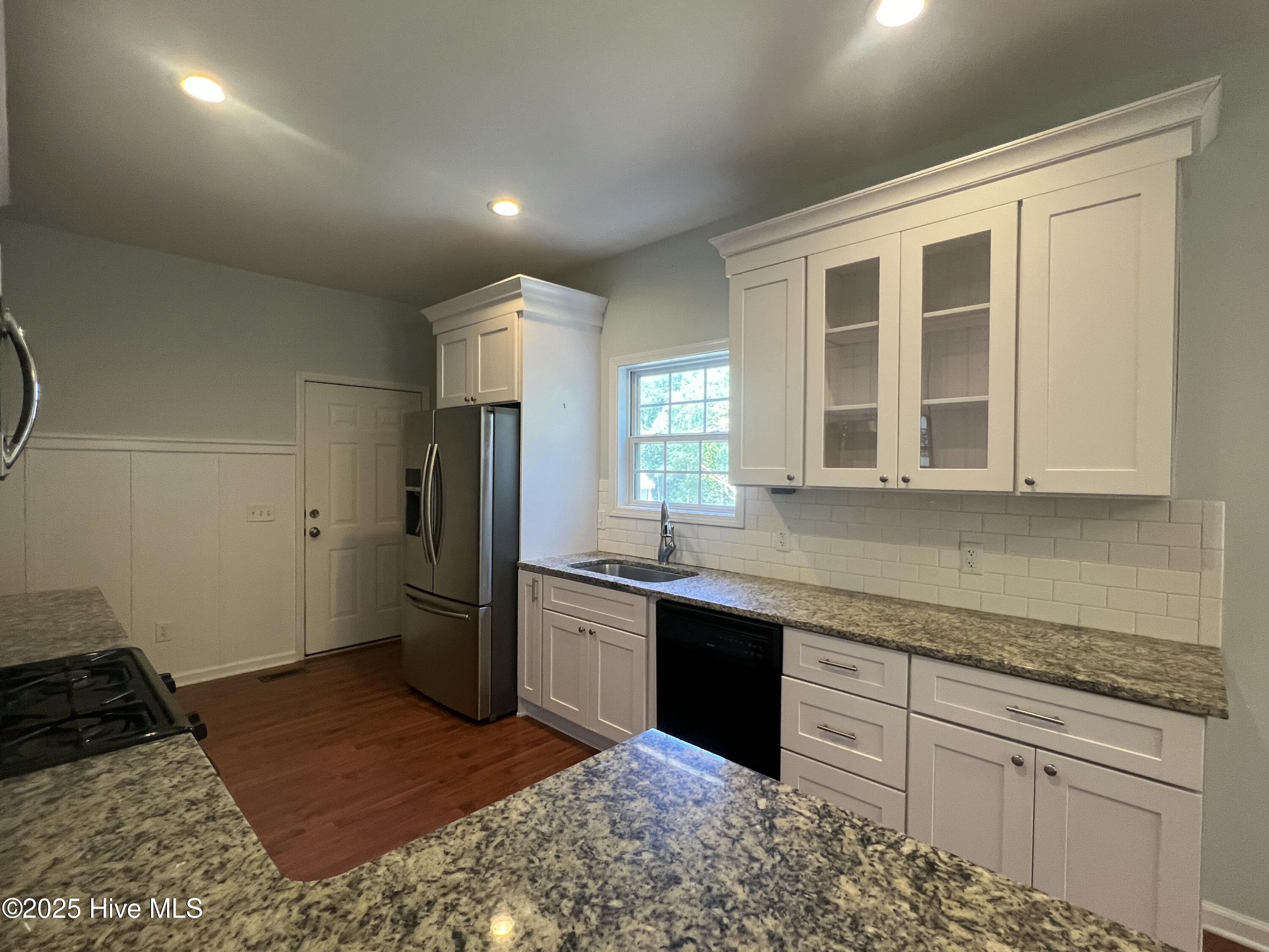 100 Kingswood Circle