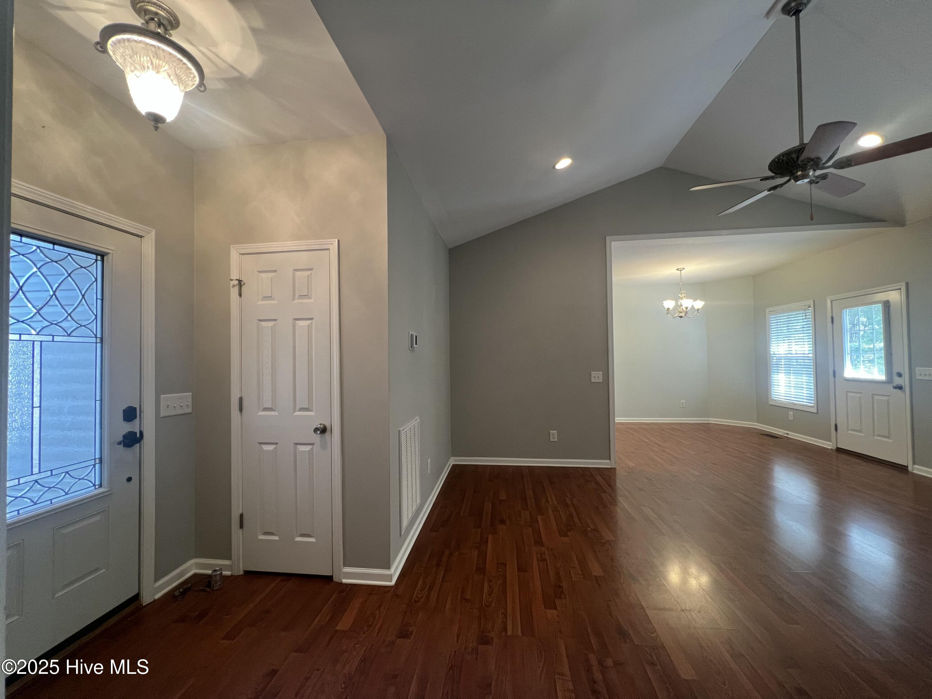 100 Kingswood Circle