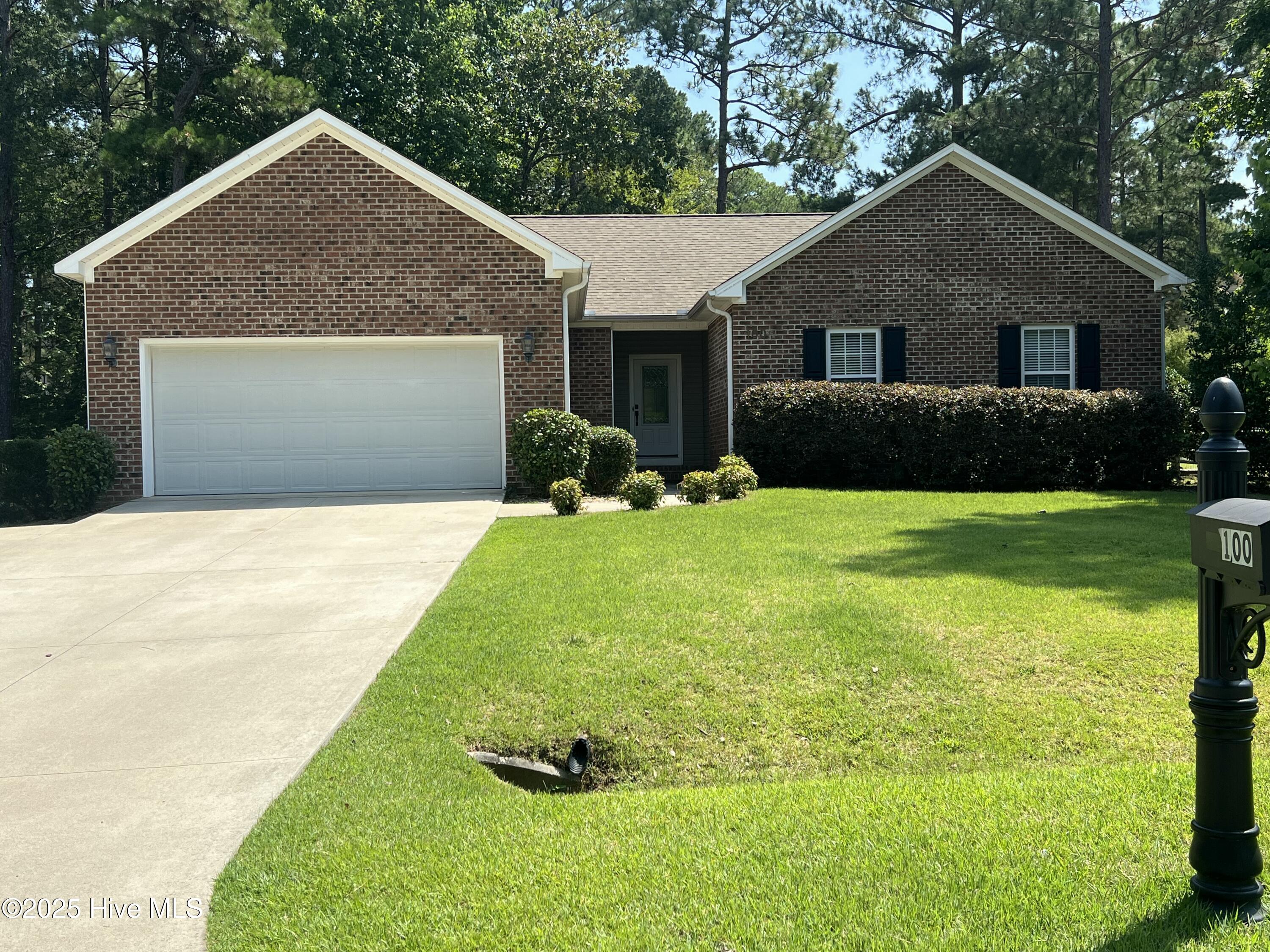 100 Kingswood Circle