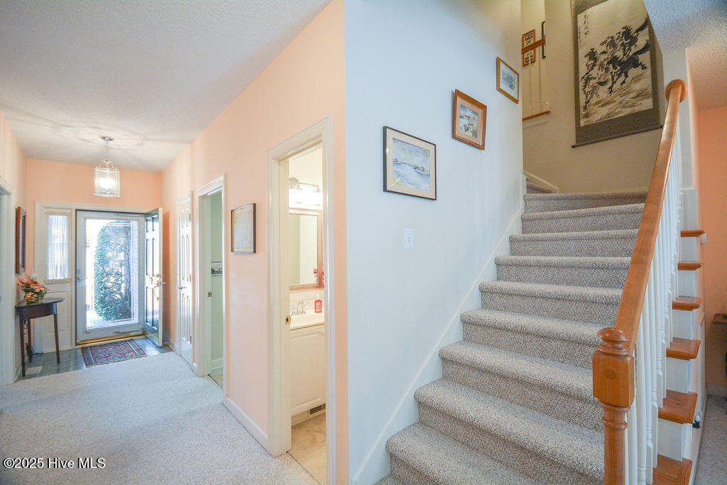 2 Hunter Court