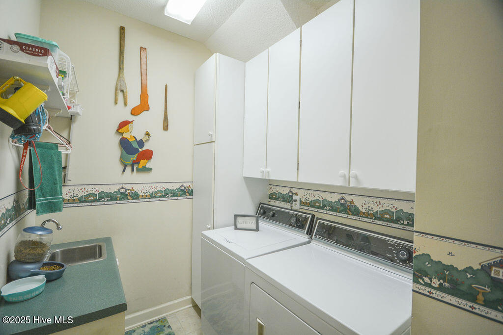 2 Hunter Court