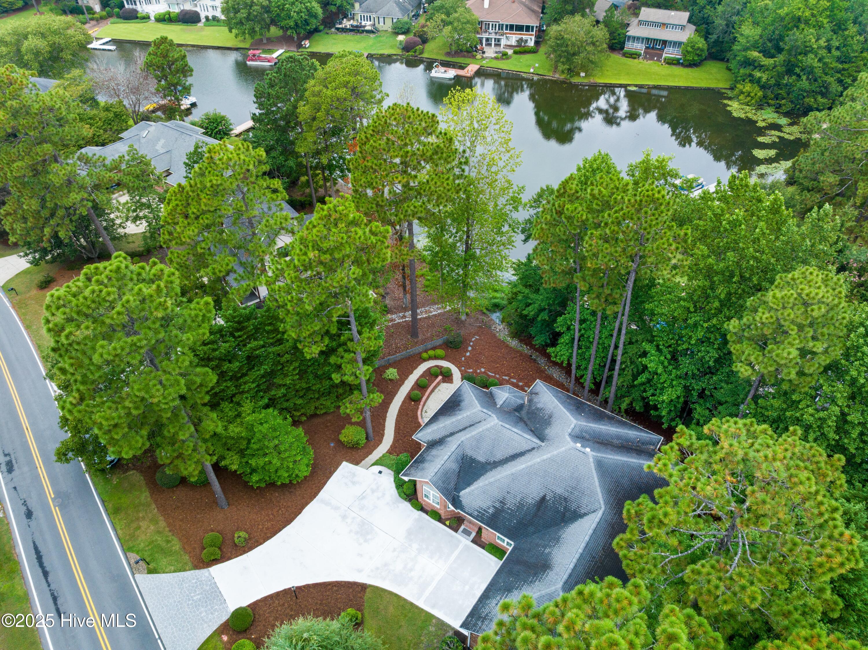 115 Lake Forest Drive SW