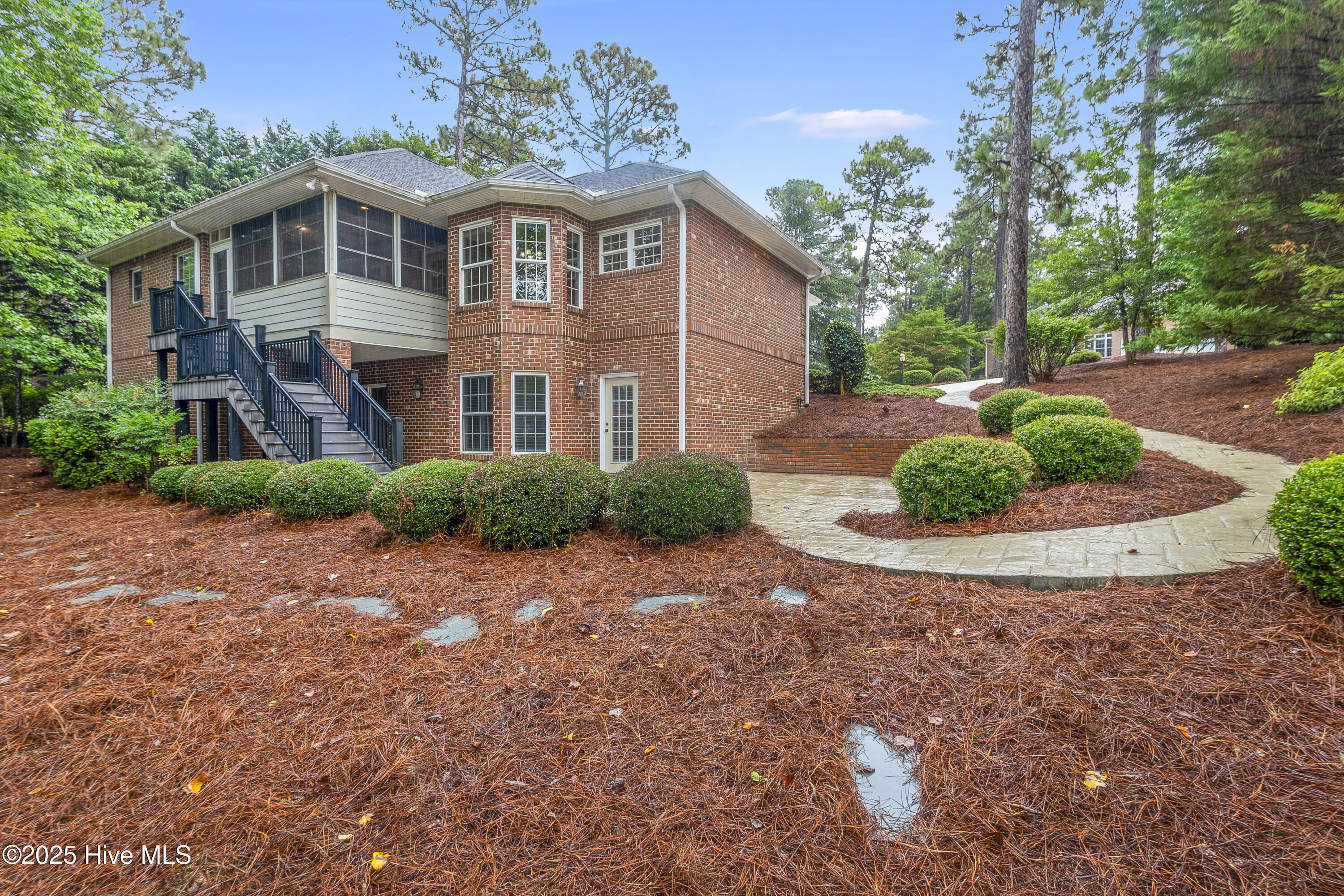 115 Lake Forest Drive SW