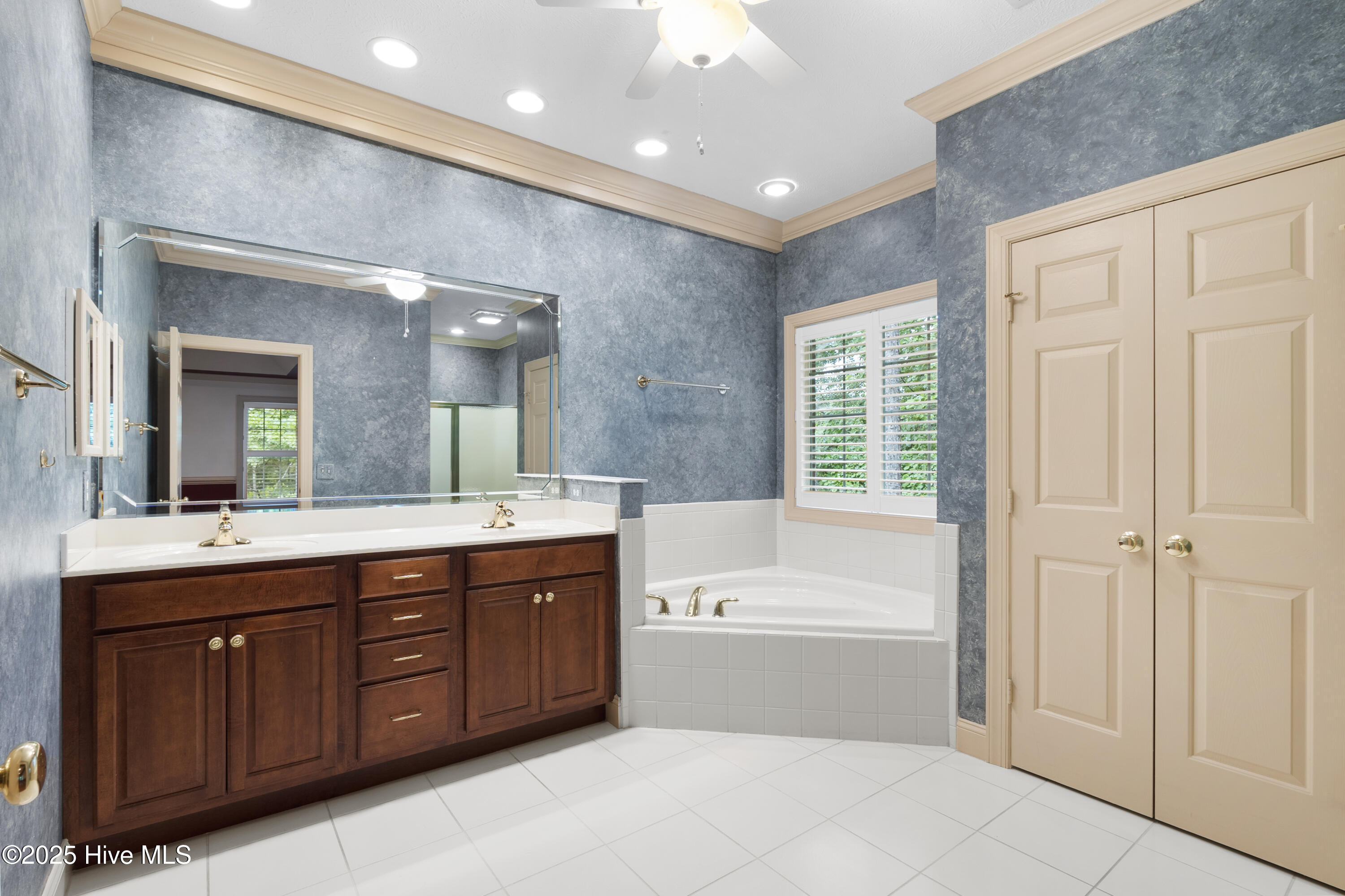 115 Lake Forest Drive SW