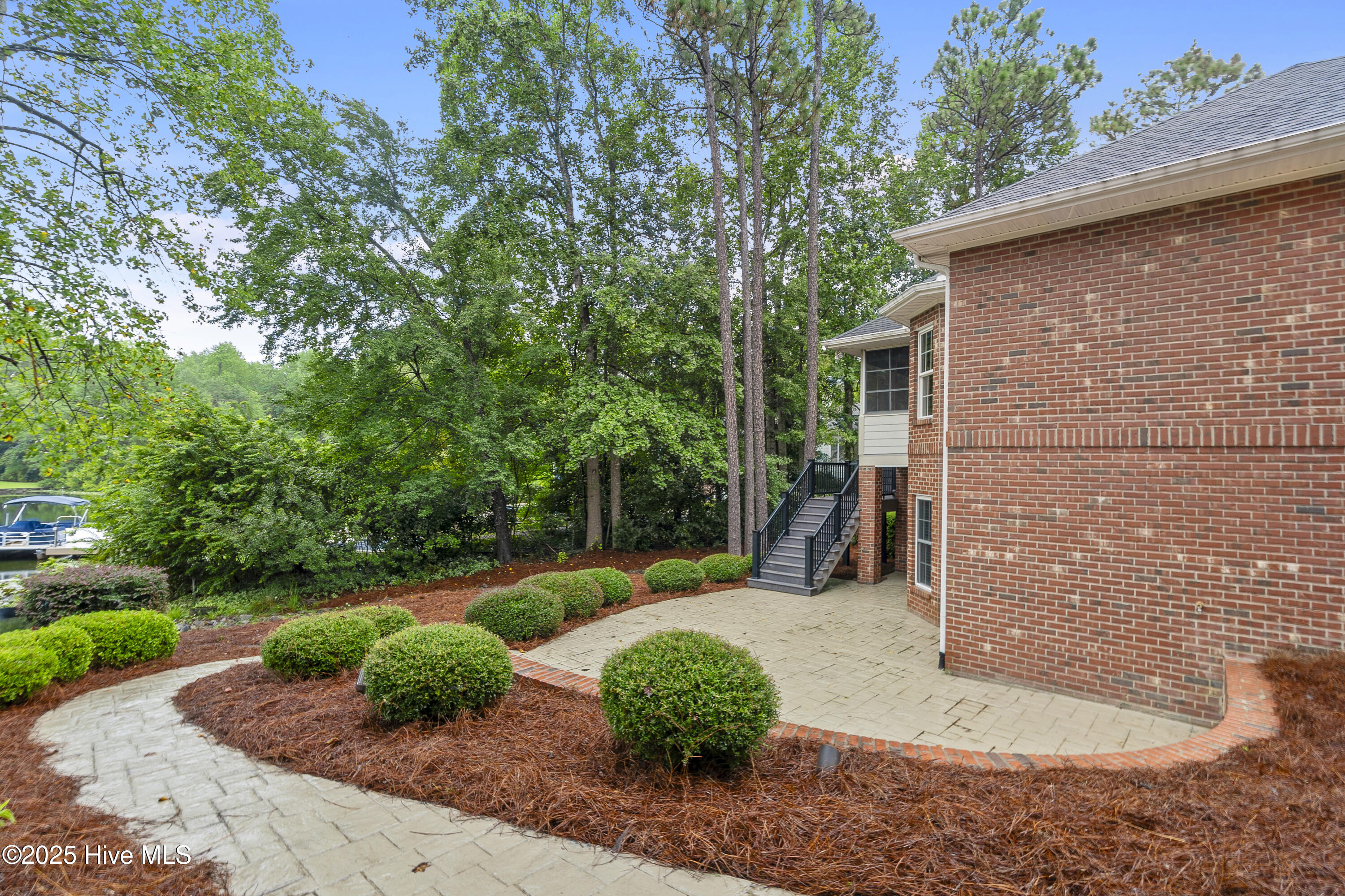 115 Lake Forest Drive SW