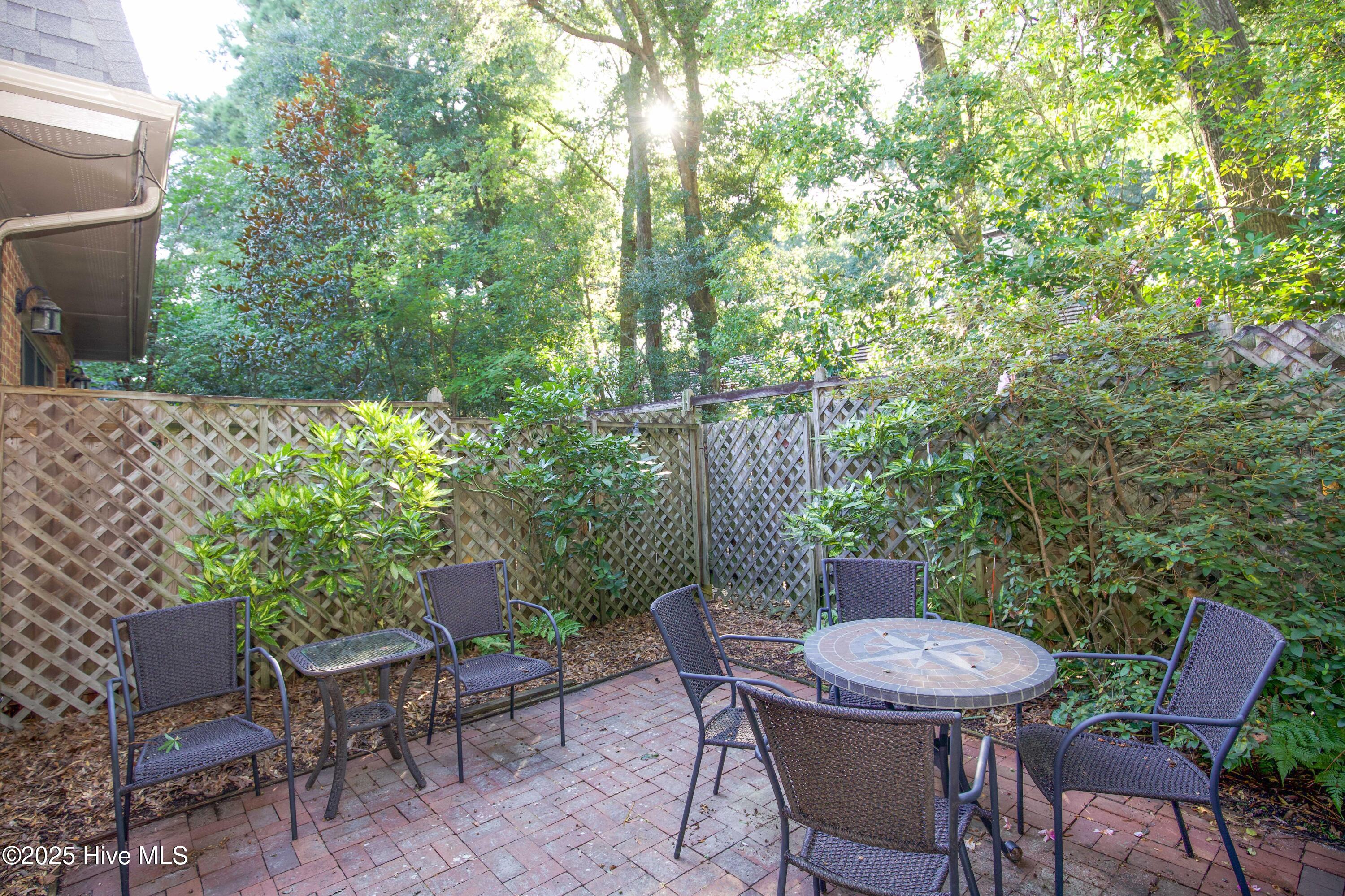 190 Palmetto Road, 14