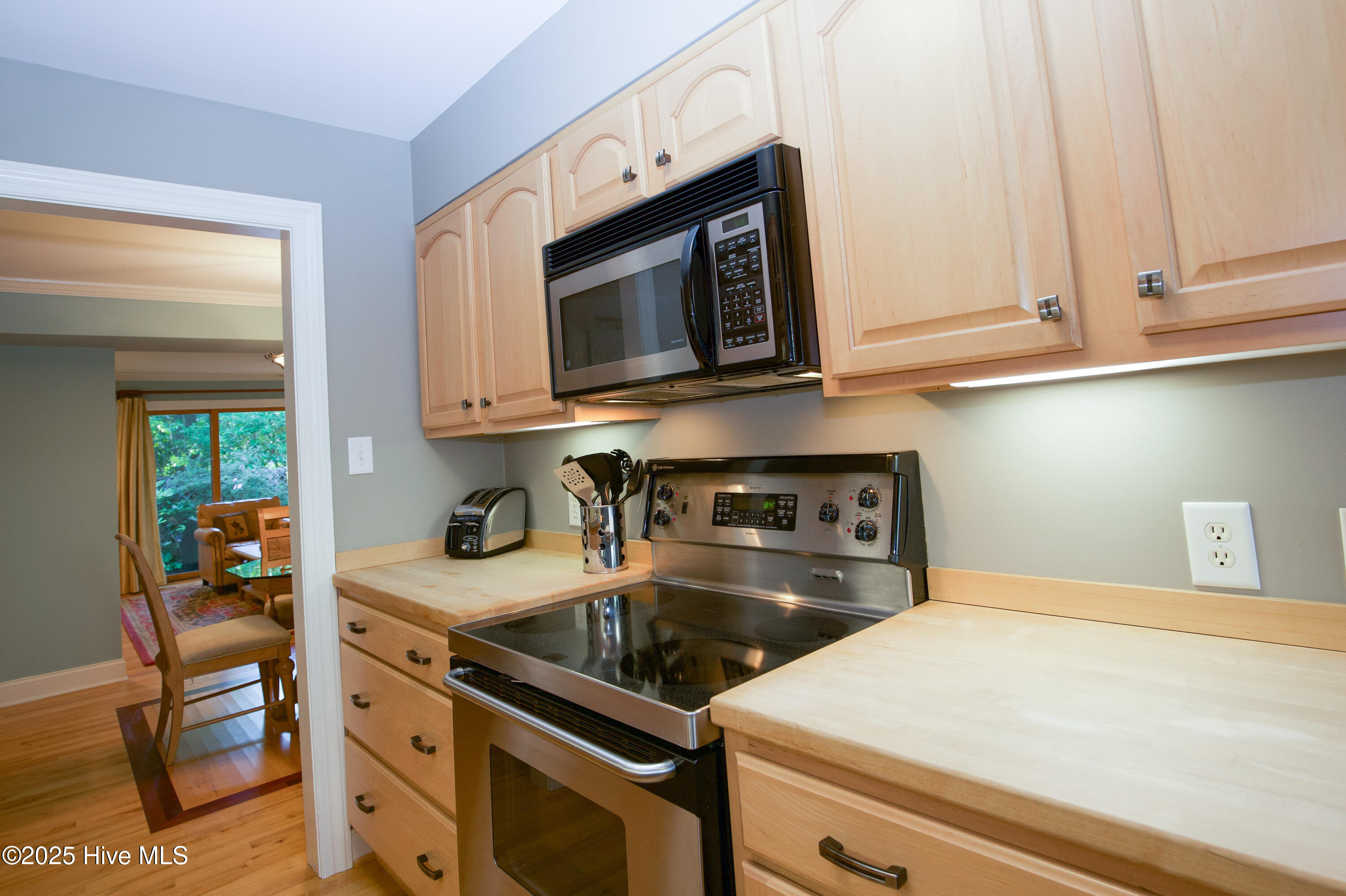 190 Palmetto Road, 14