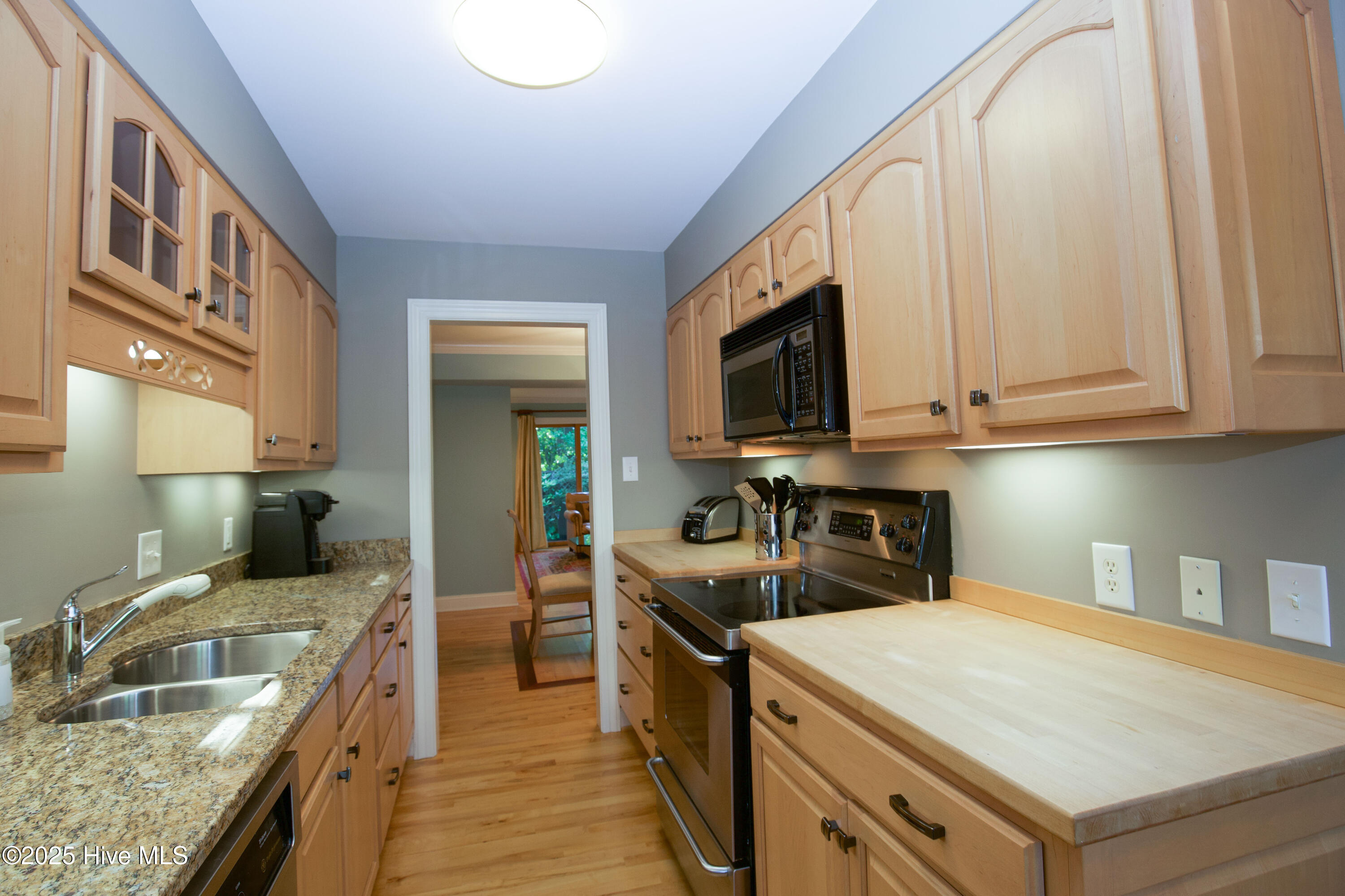 190 Palmetto Road, 14