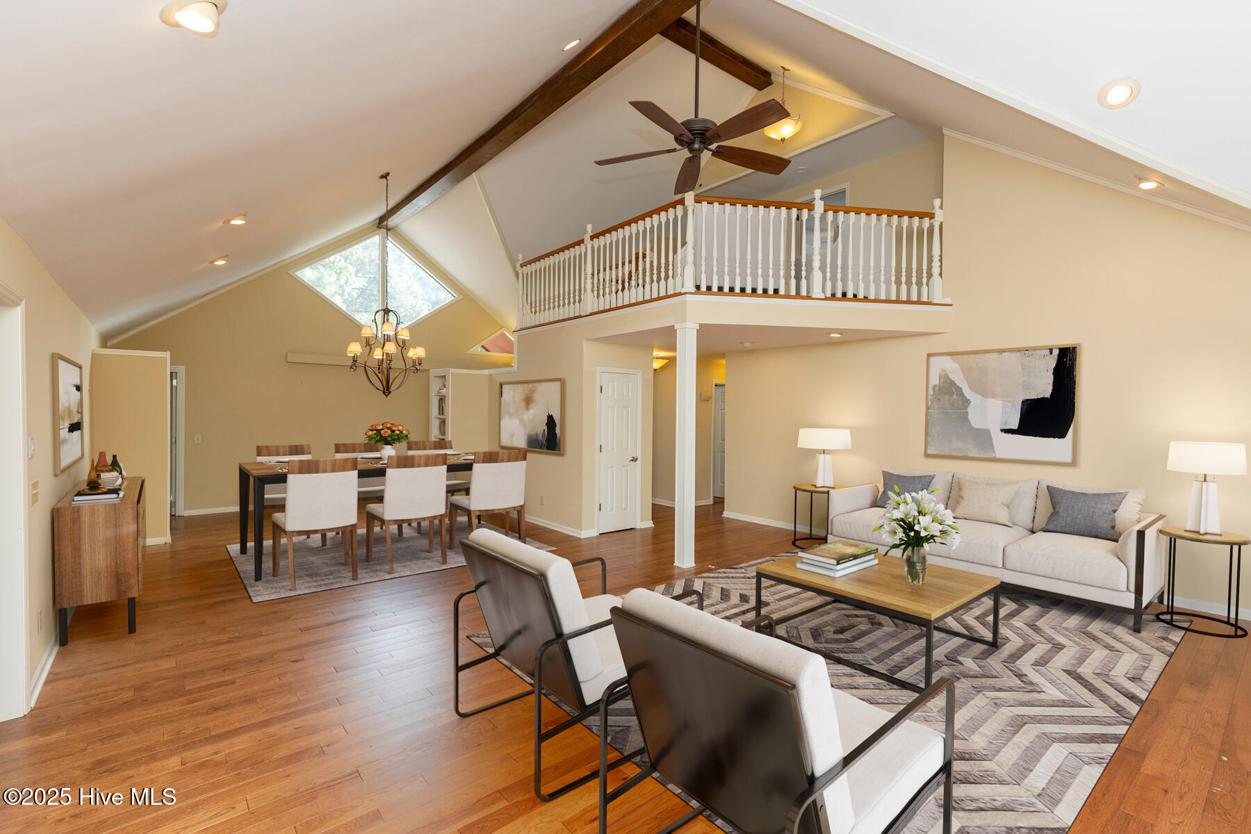 121 Lakeview Point