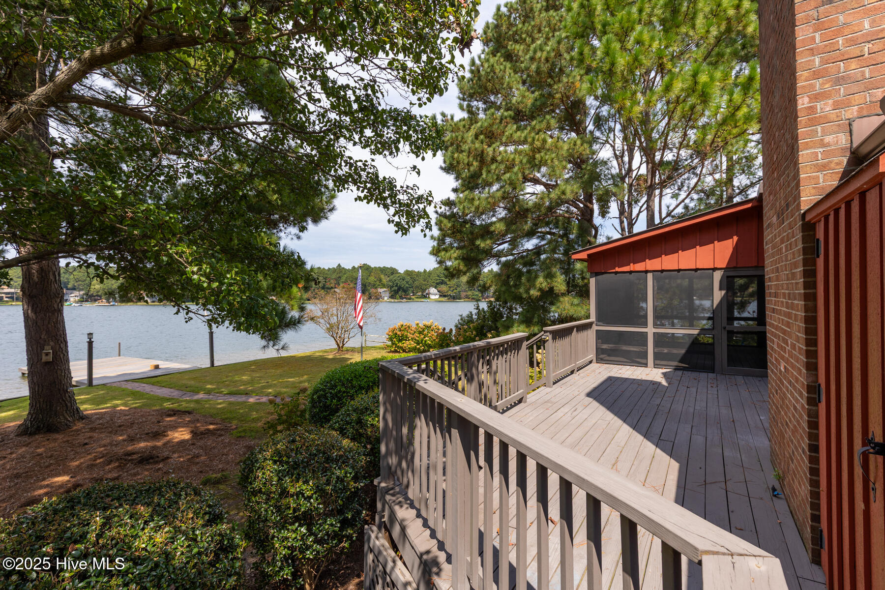 121 Lakeview Point