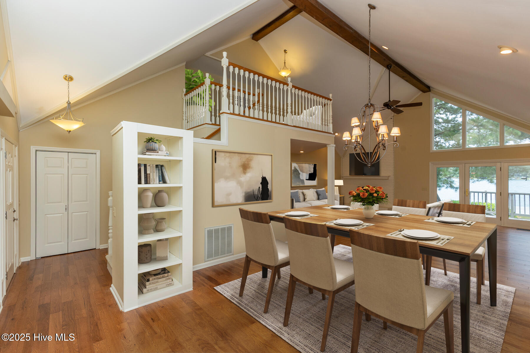 121 Lakeview Point
