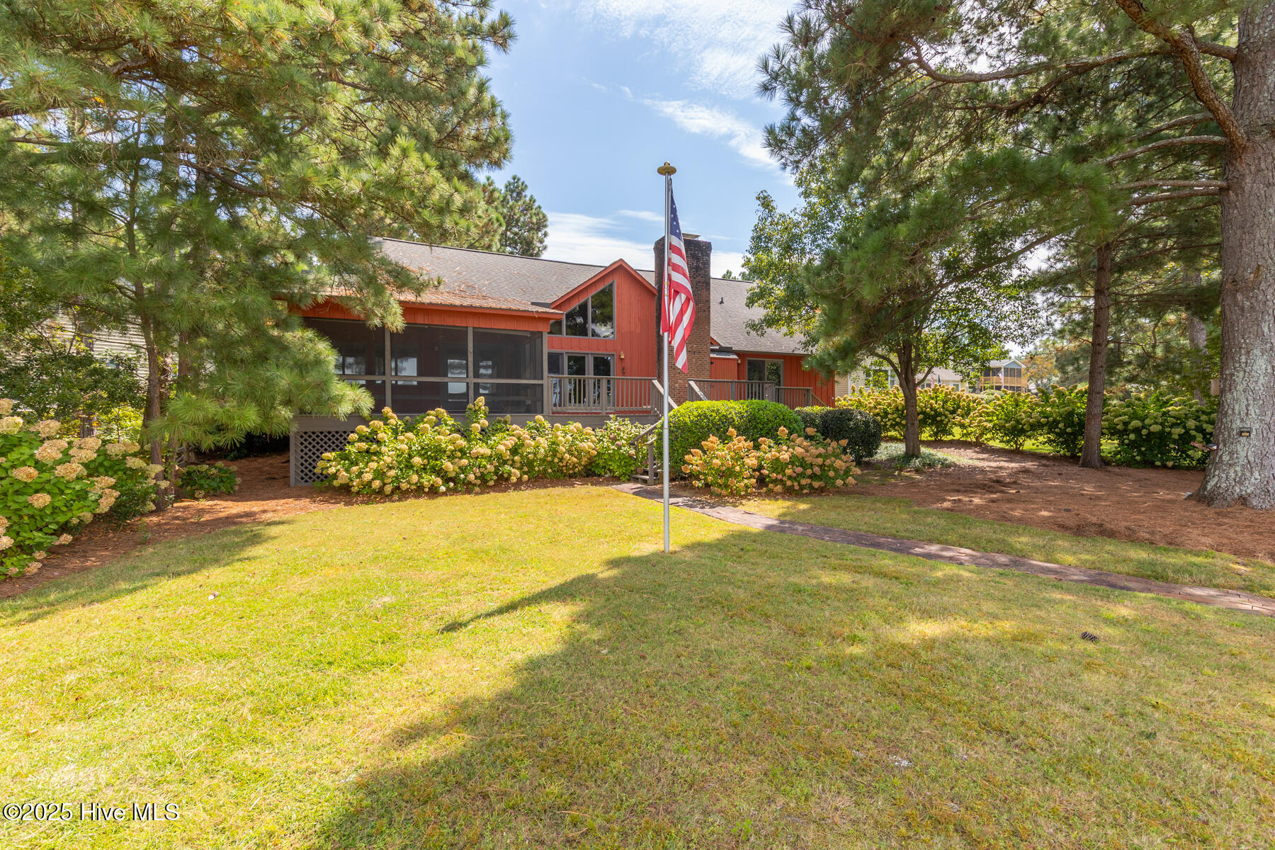 121 Lakeview Point