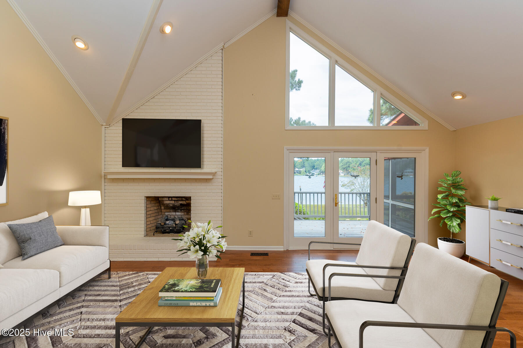 121 Lakeview Point