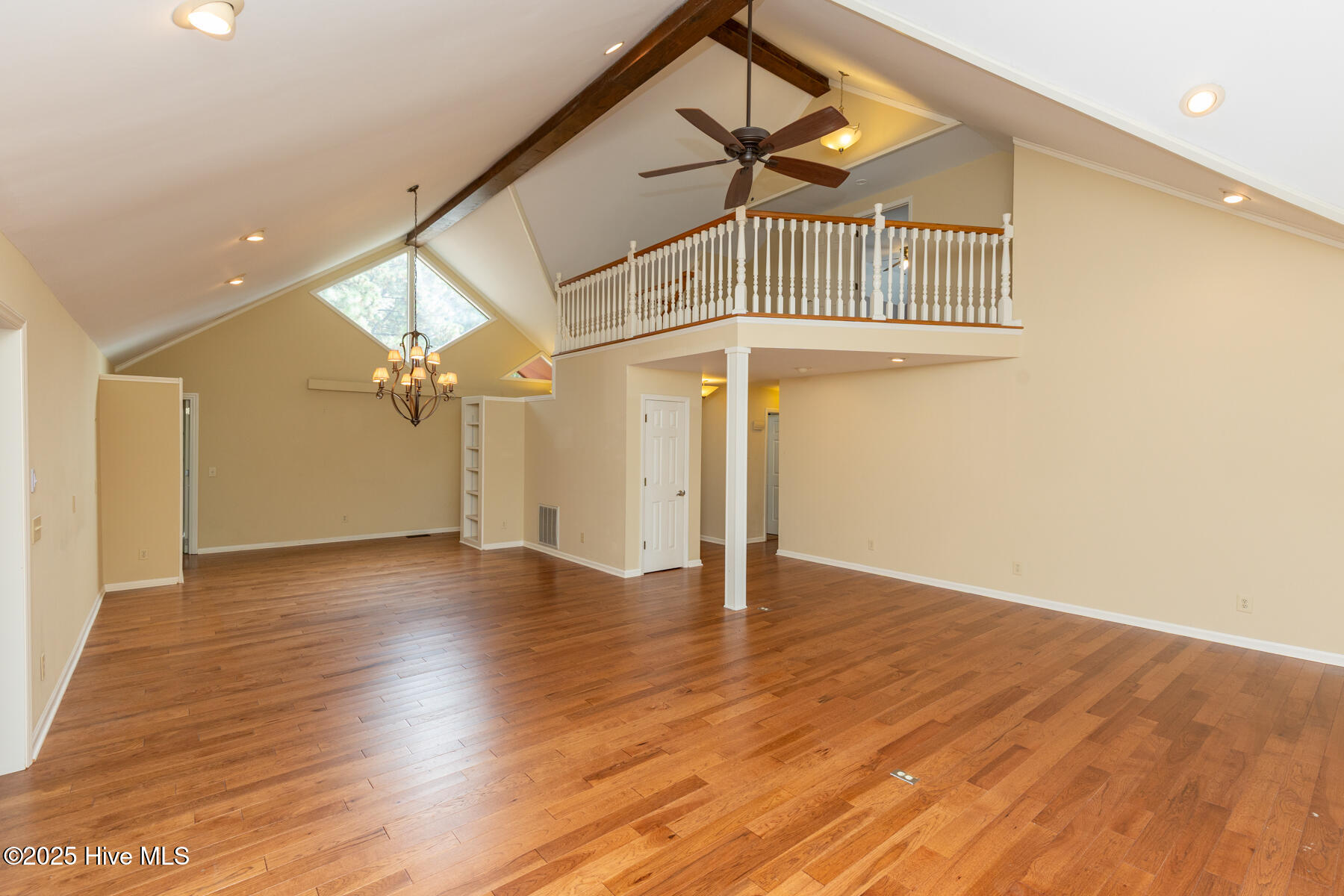 121 Lakeview Point