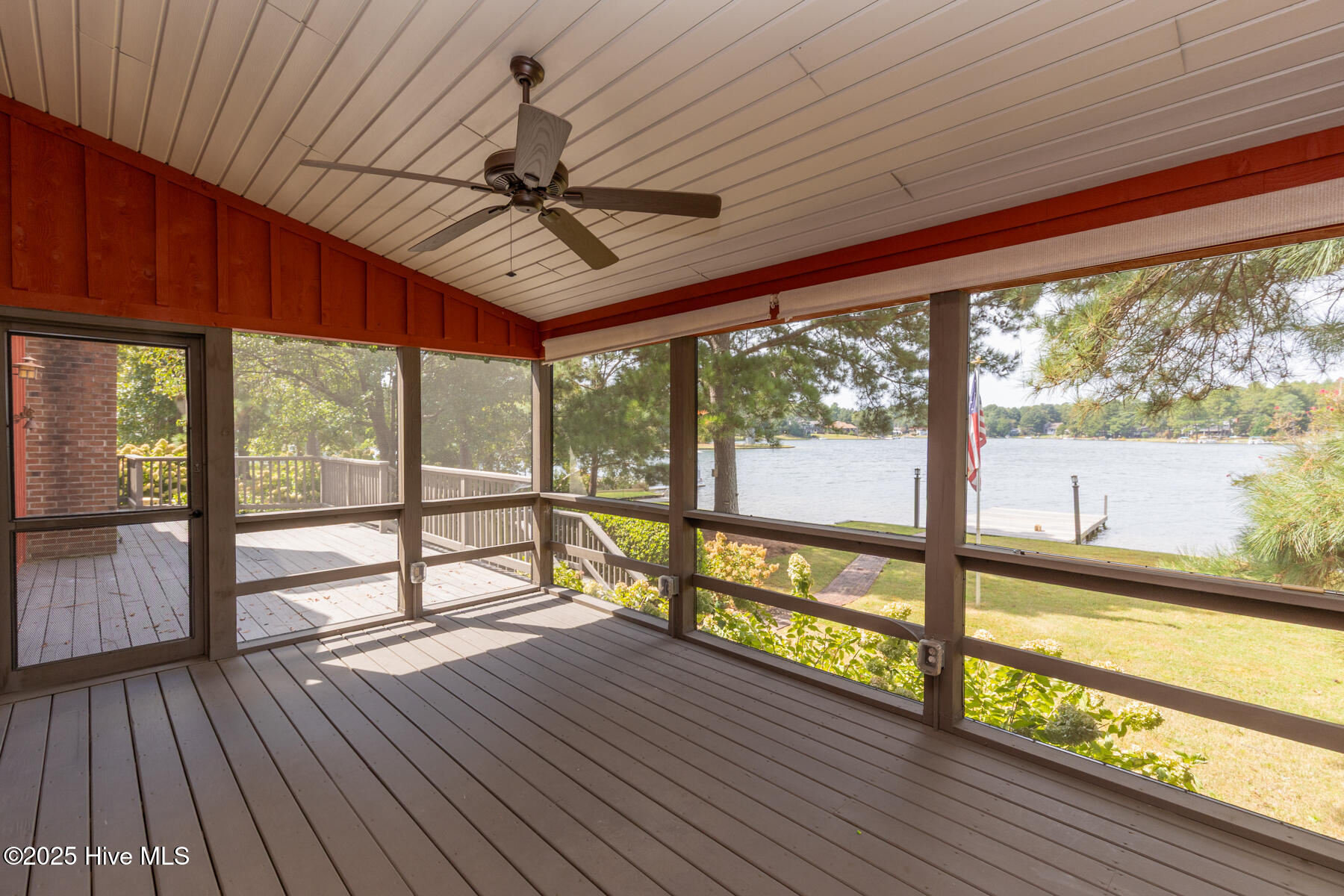 121 Lakeview Point