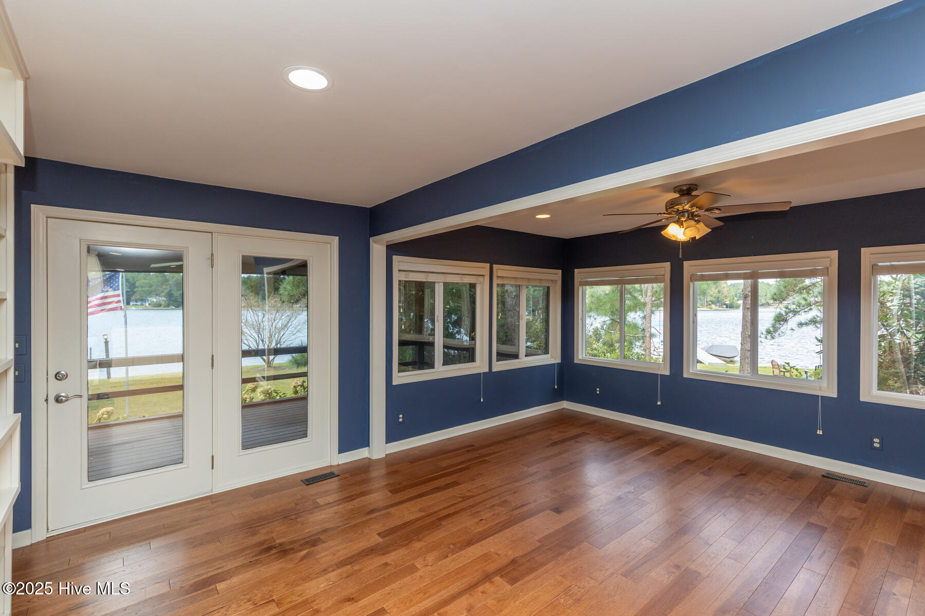 121 Lakeview Point