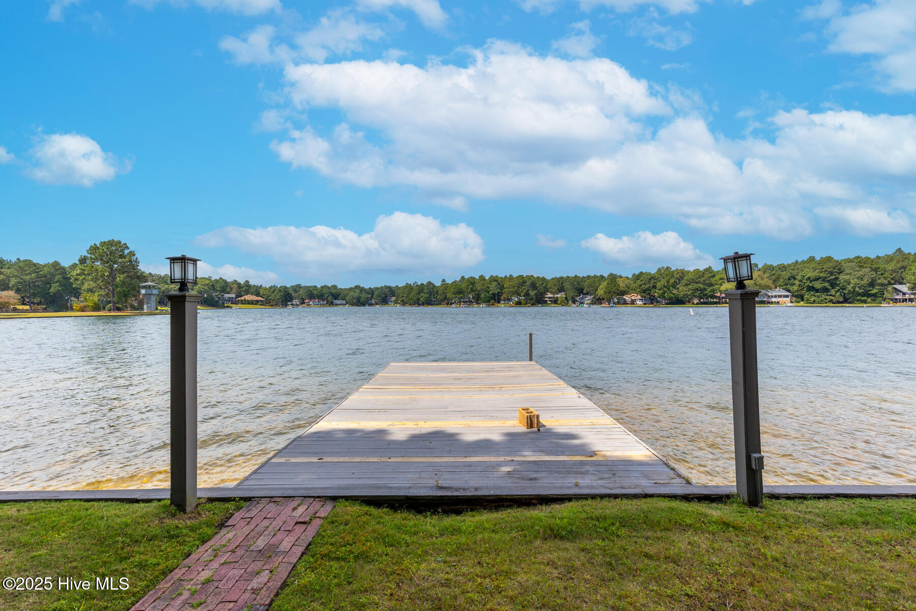 121 Lakeview Point