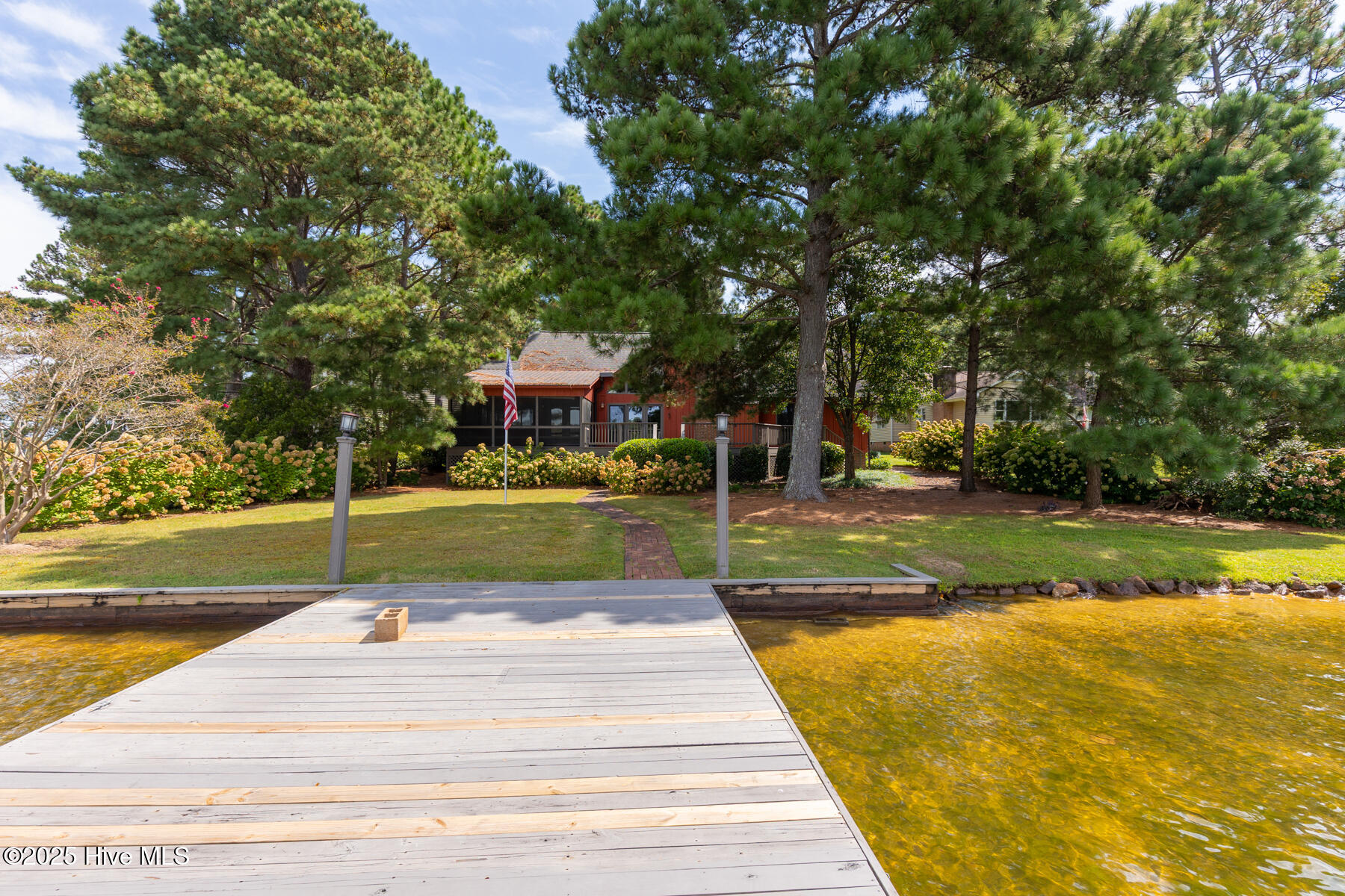 121 Lakeview Point