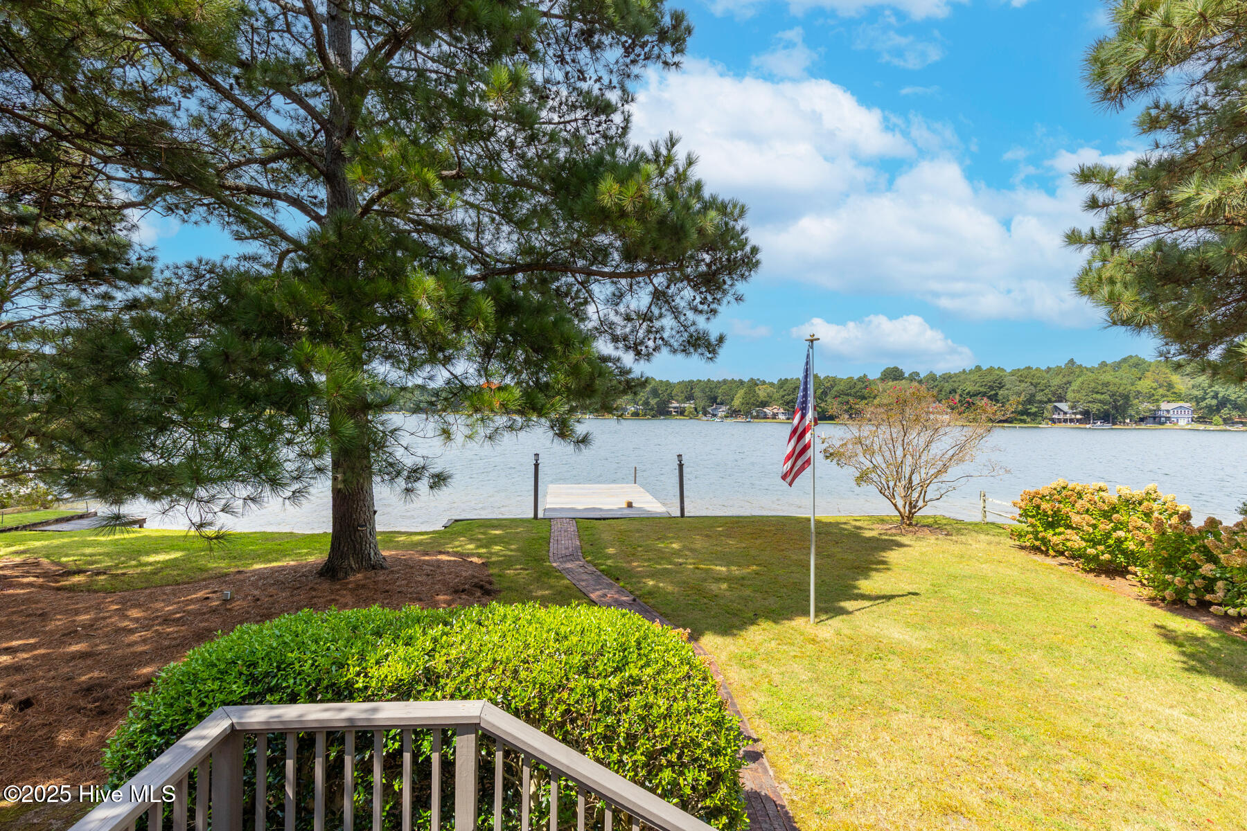 121 Lakeview Point