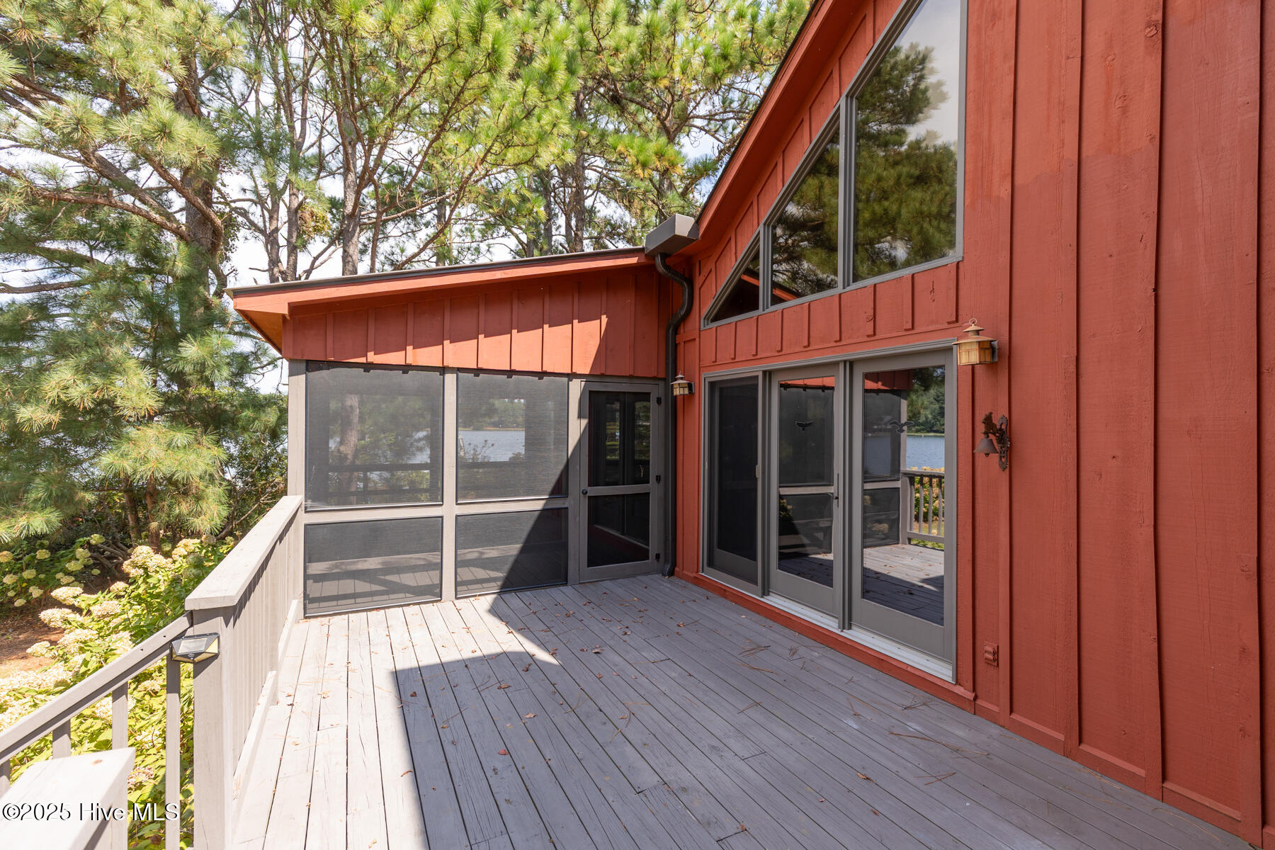 121 Lakeview Point