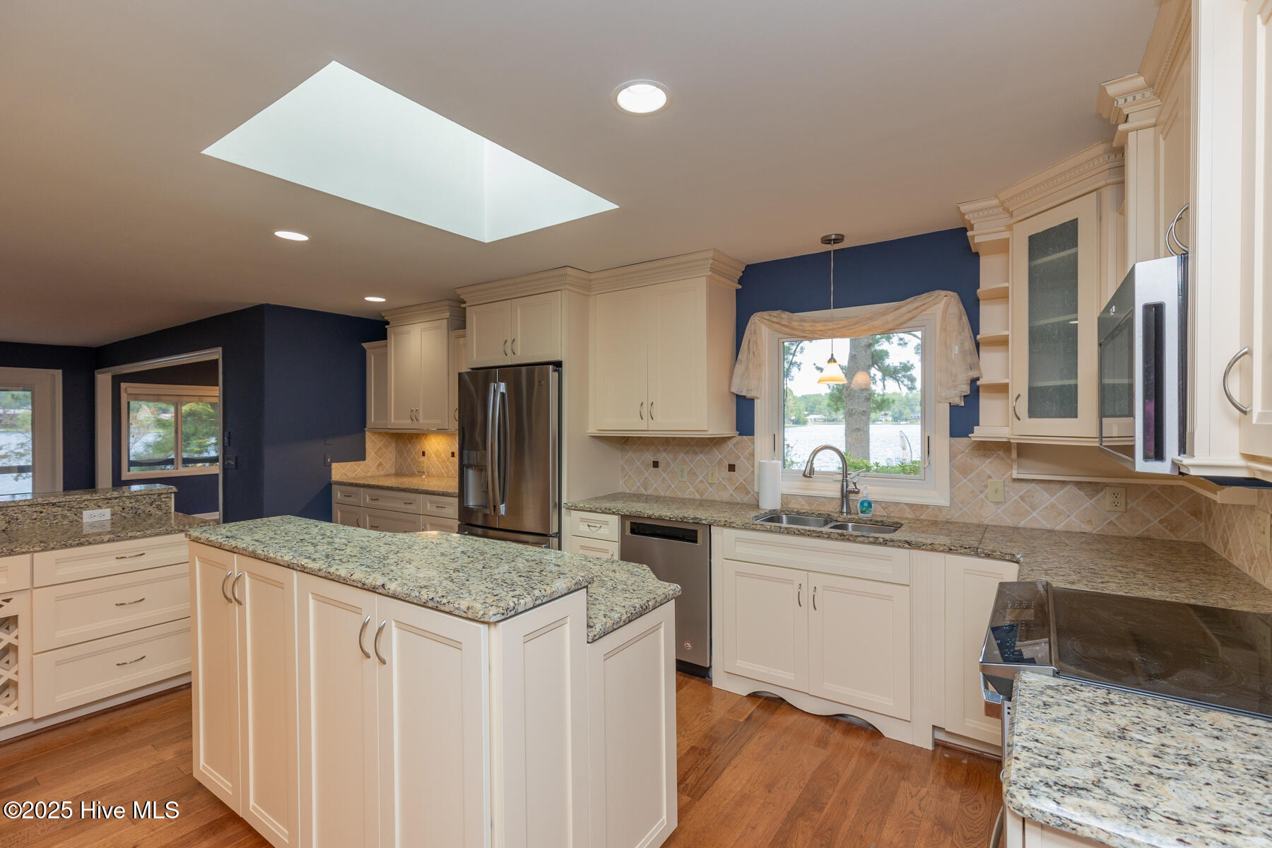 121 Lakeview Point