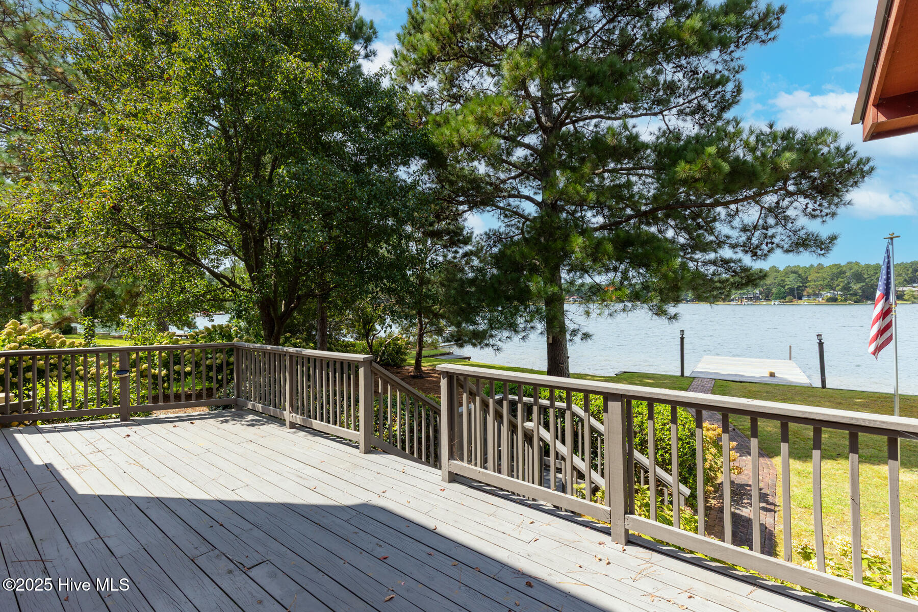 121 Lakeview Point