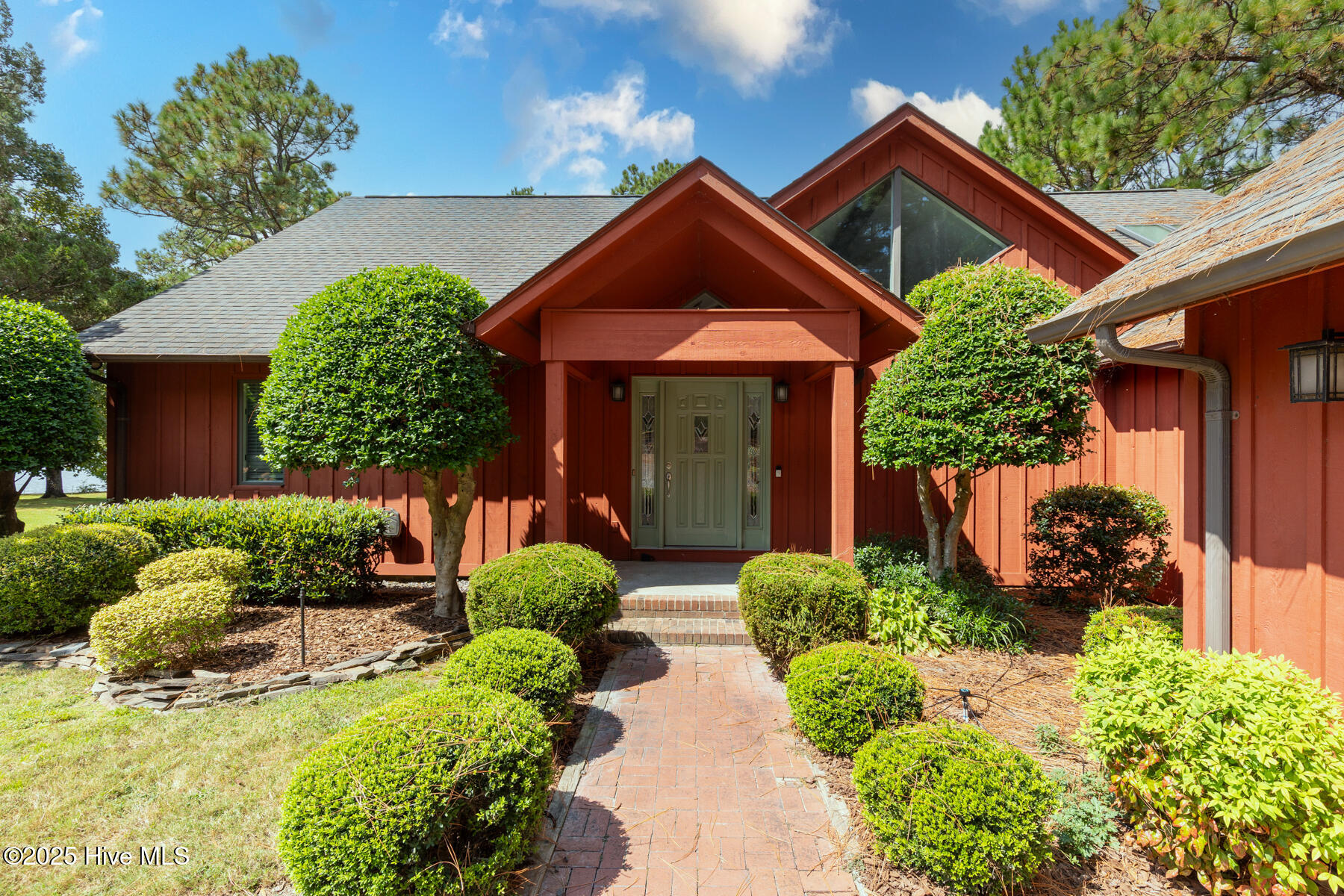 121 Lakeview Point