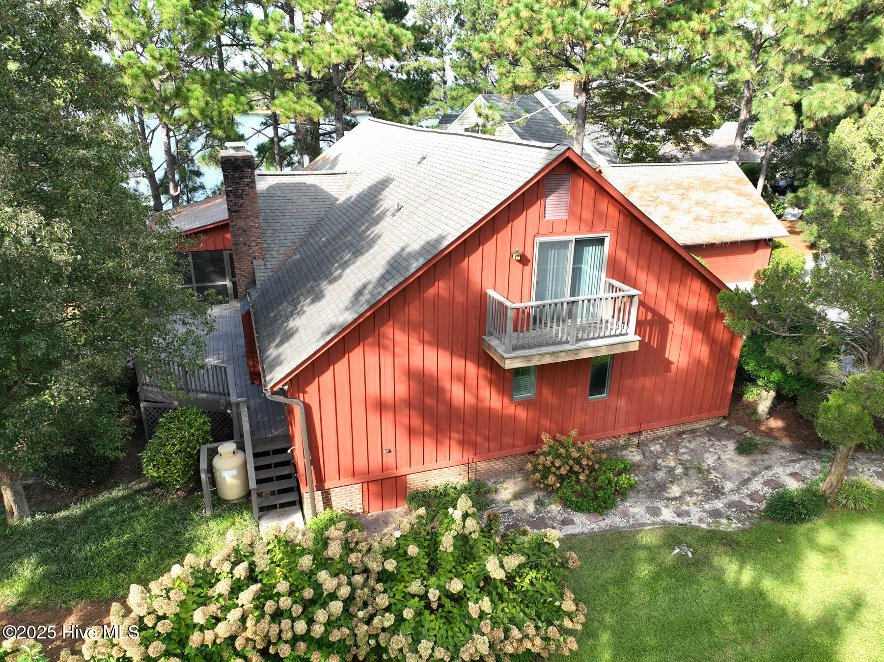 121 Lakeview Point