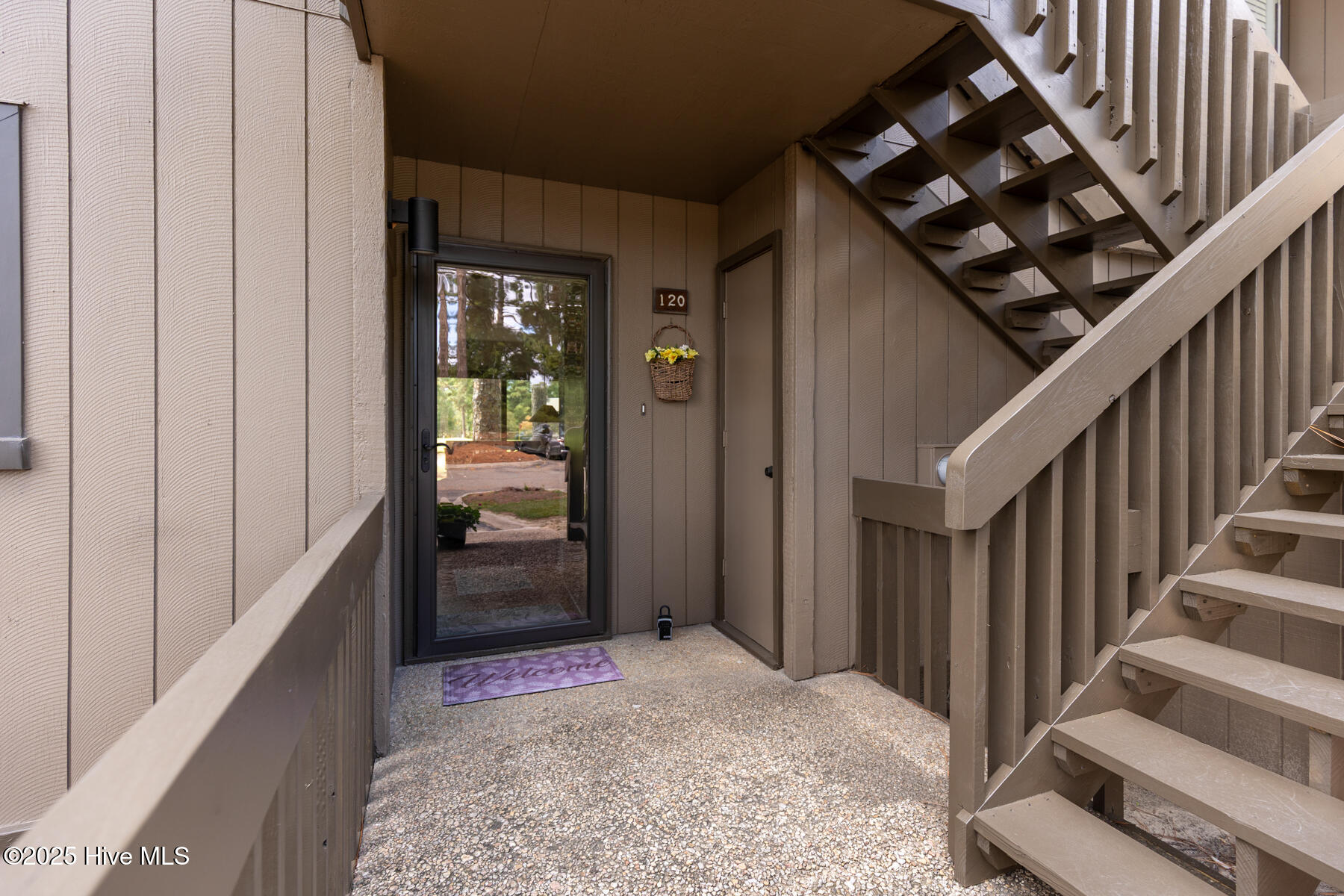 5 Pine Tree Road, 120