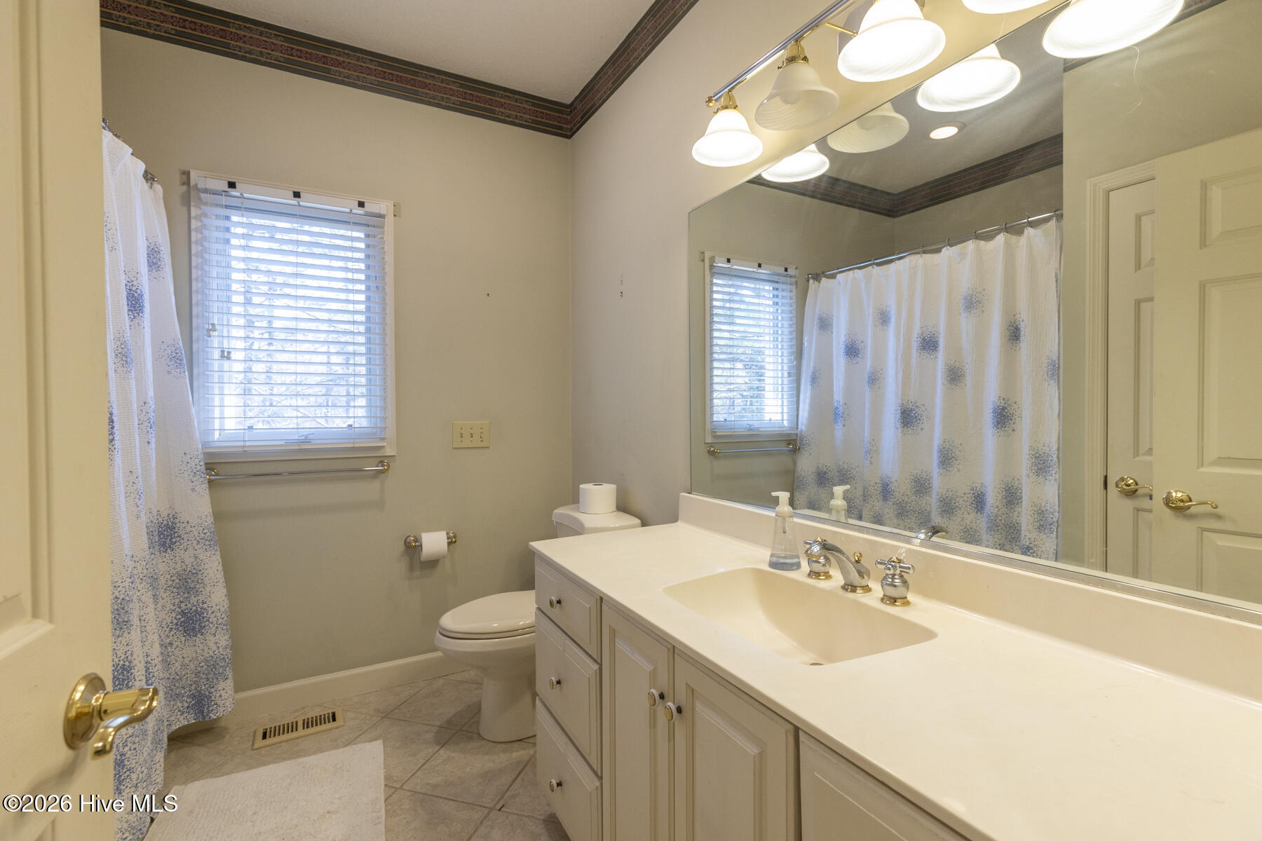 253 Devonshire Avenue W