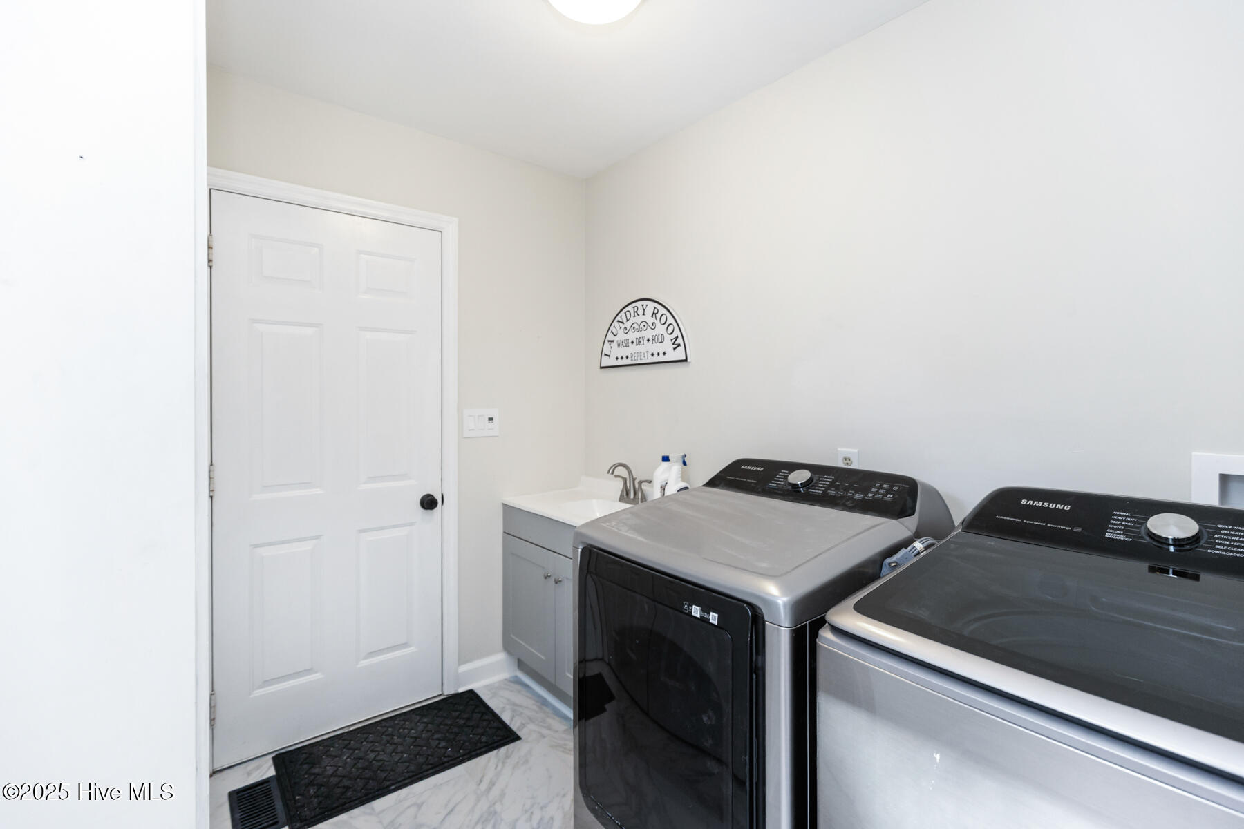 6 Halter Place