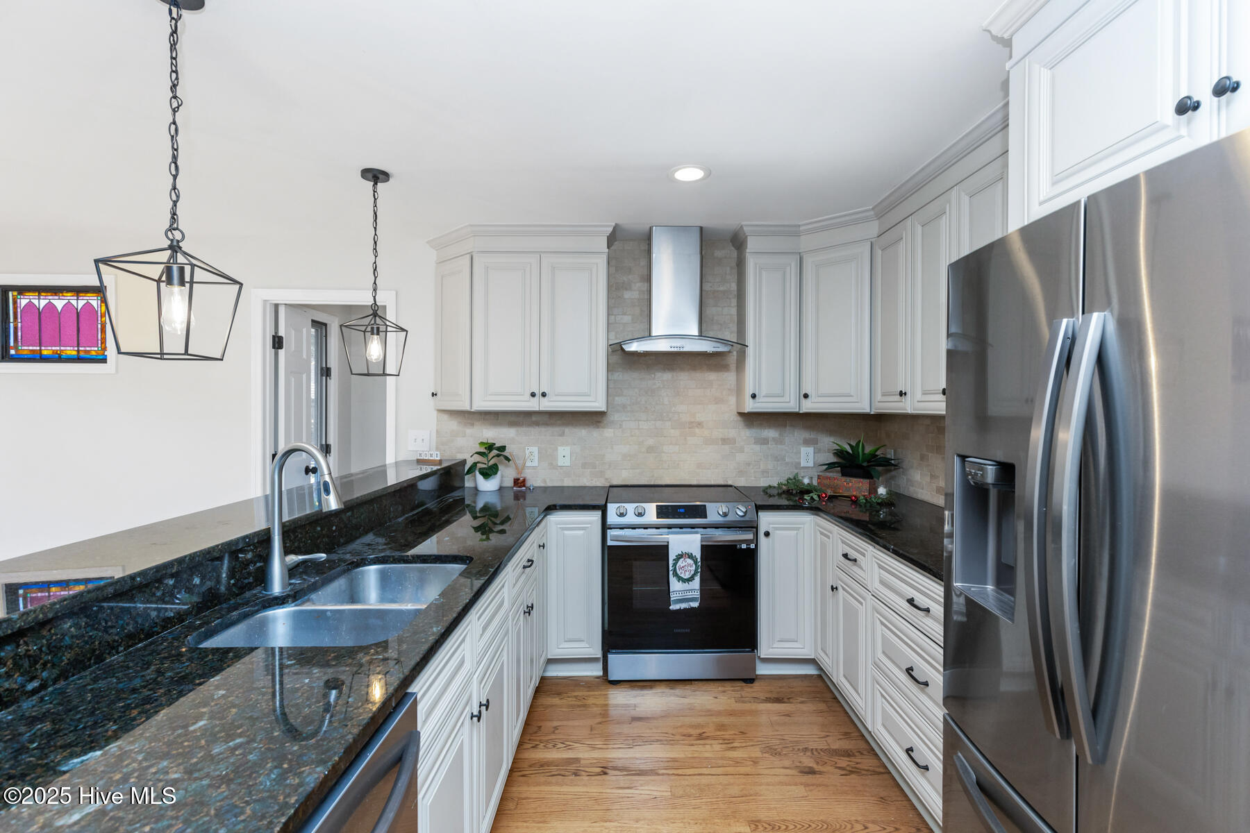 6 Halter Place
