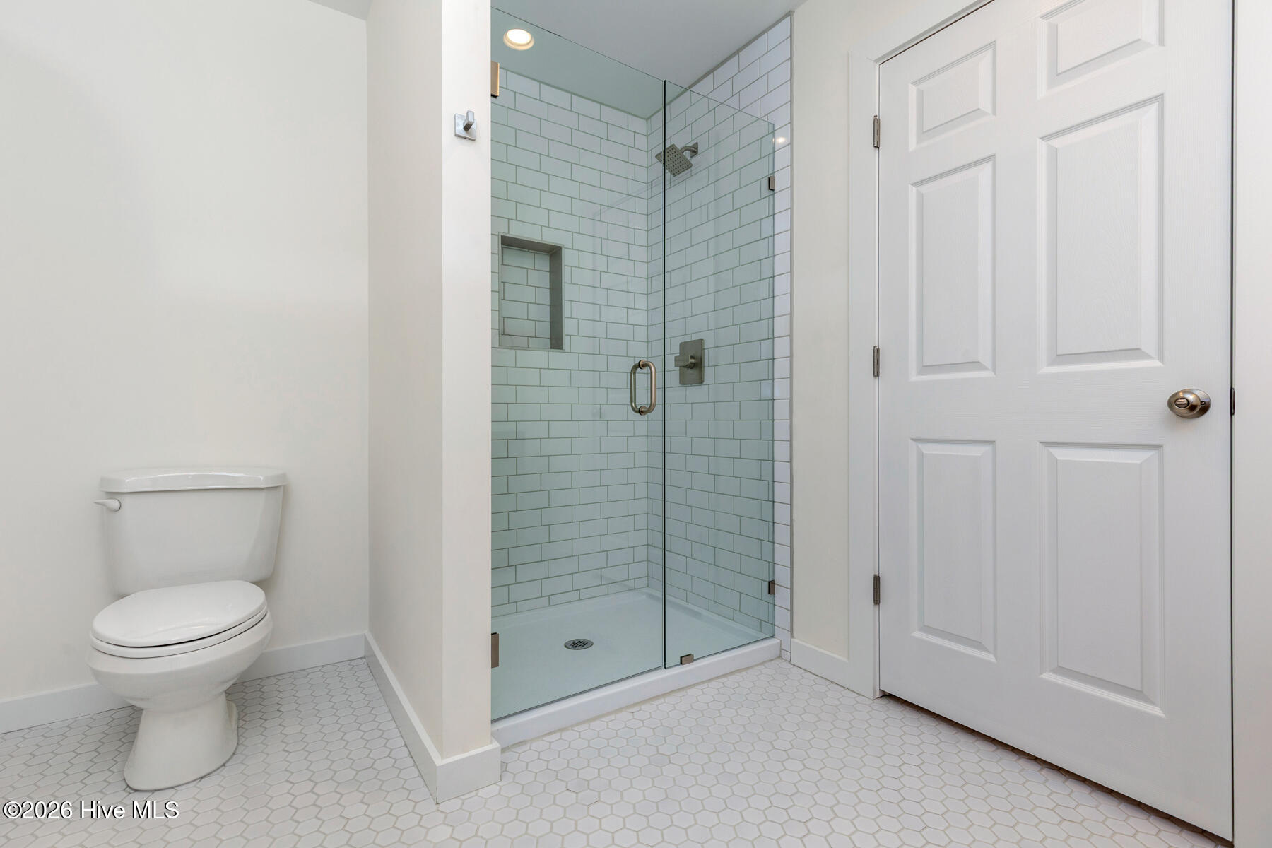 118 E Devonshire Avenue