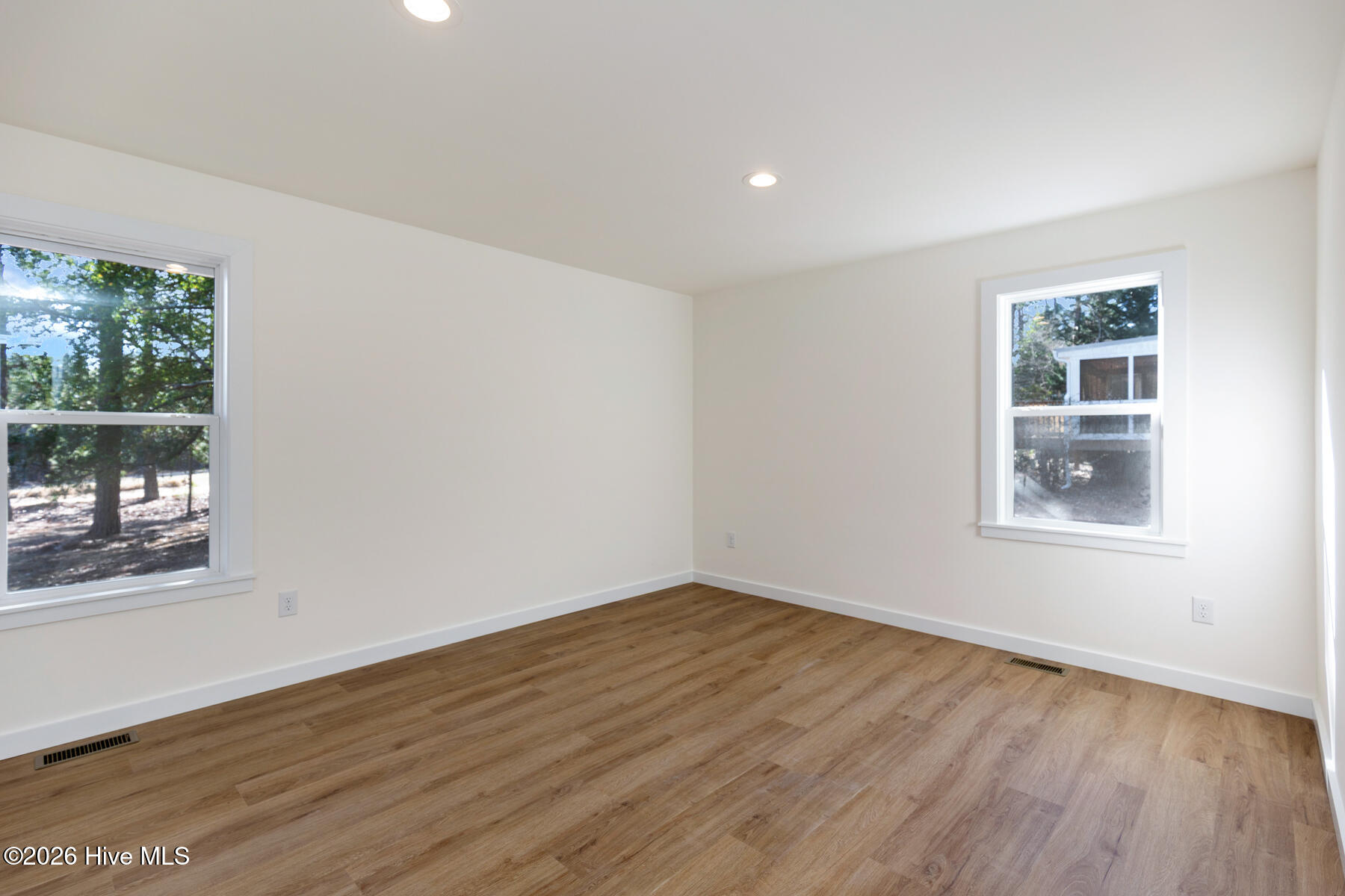 118 E Devonshire Avenue