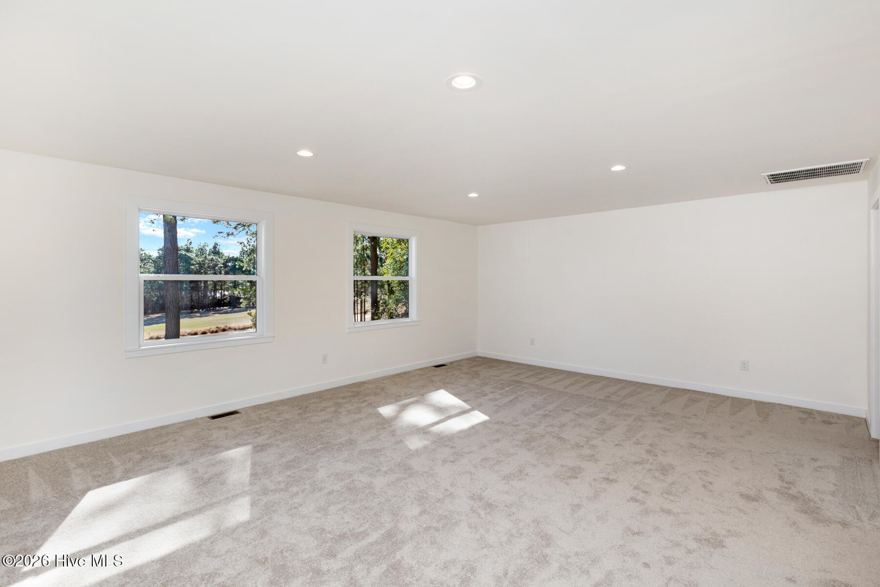 118 E Devonshire Avenue