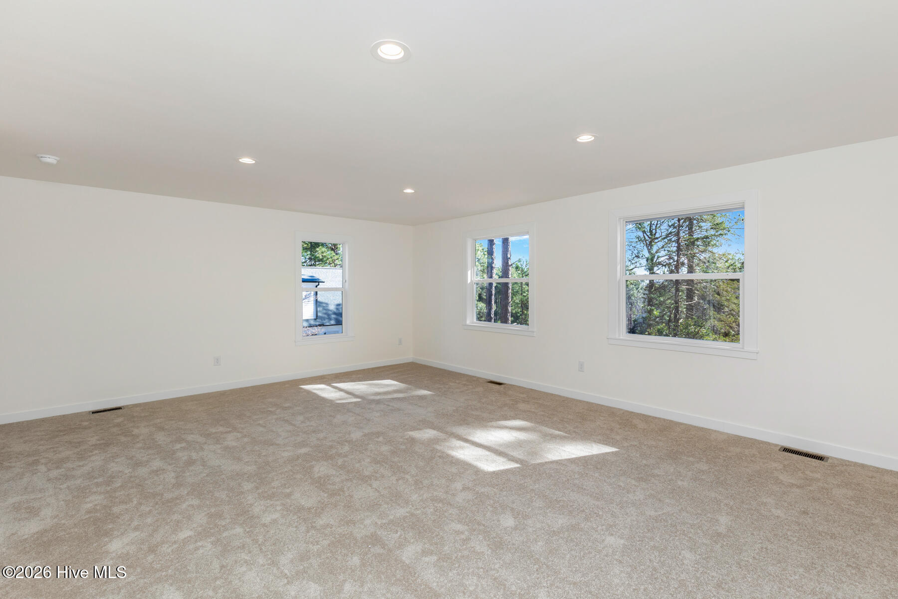 118 E Devonshire Avenue