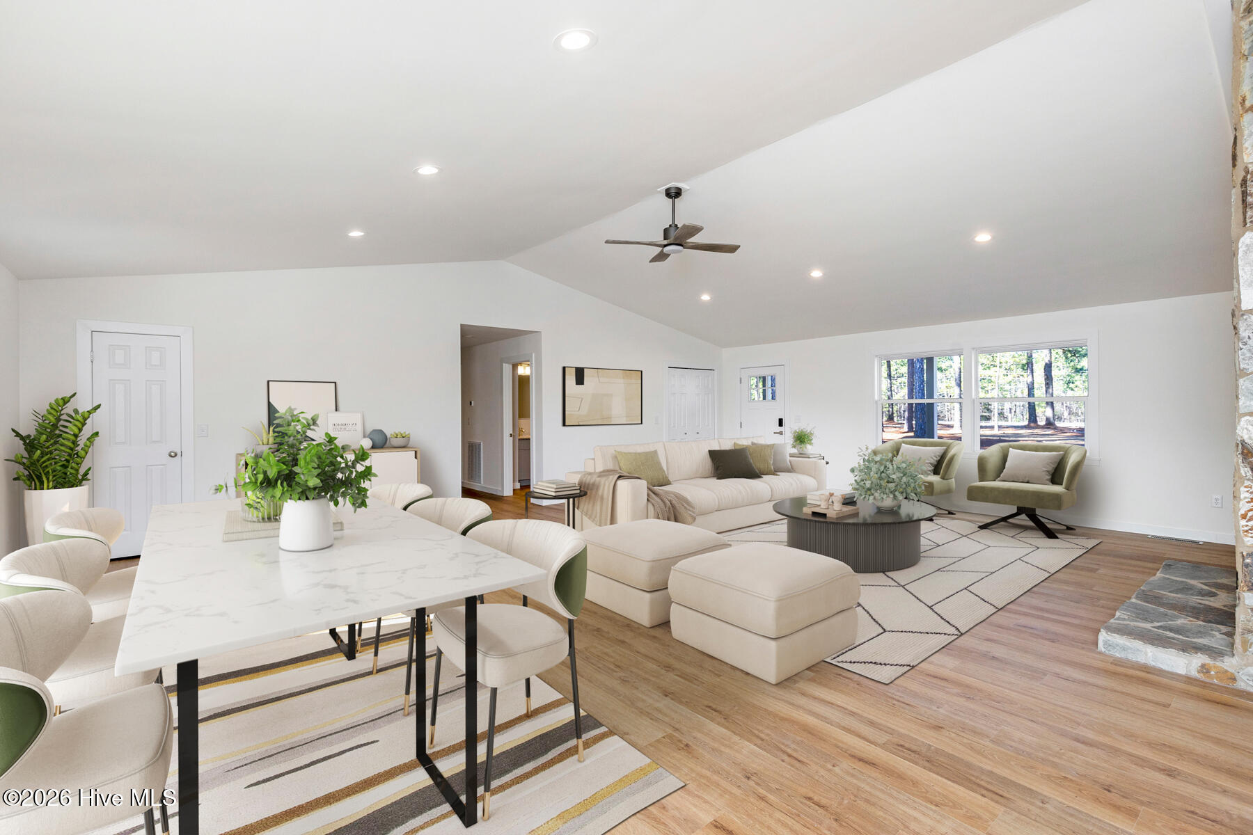 118 E Devonshire Avenue