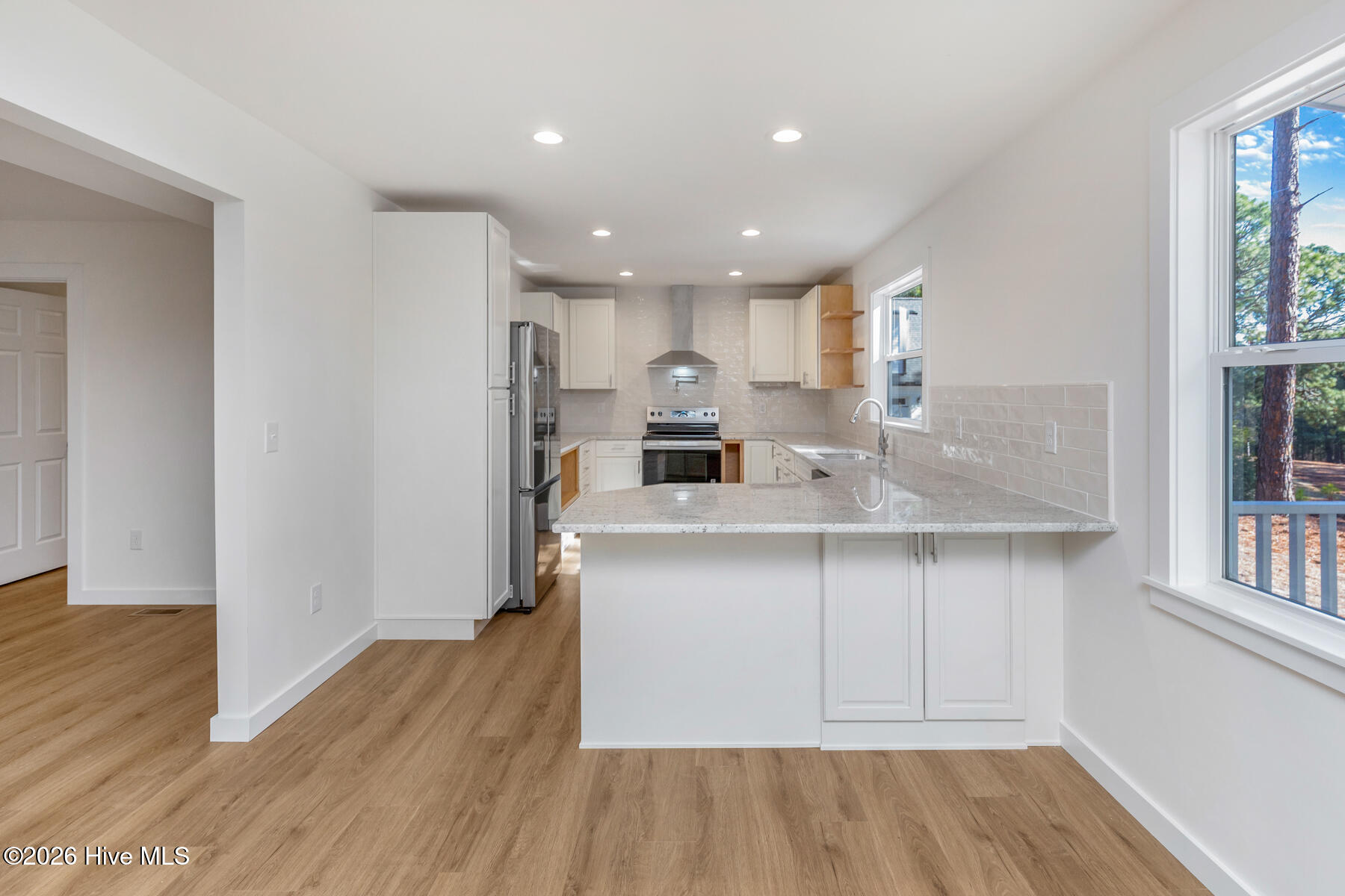 118 E Devonshire Avenue