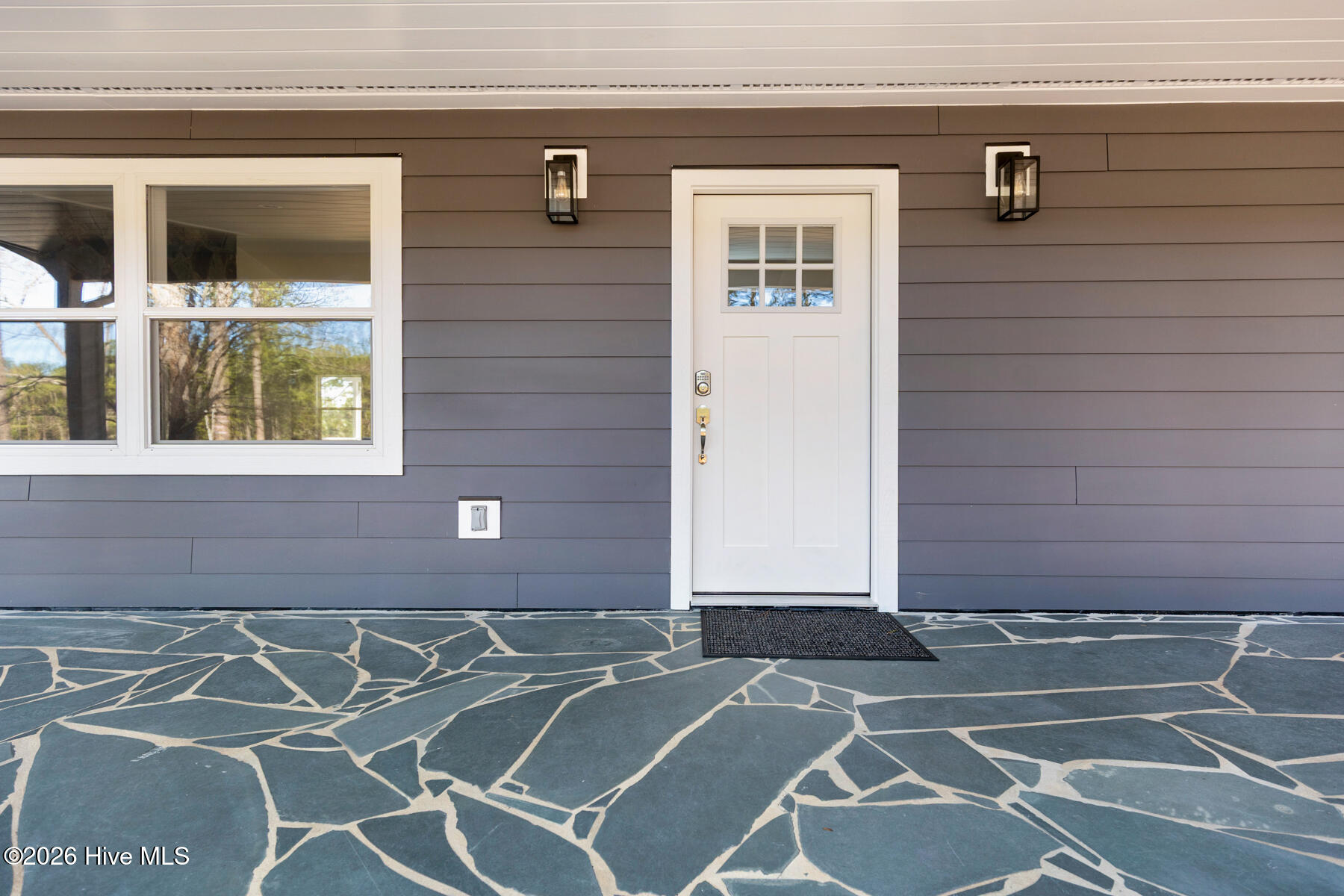 118 E Devonshire Avenue