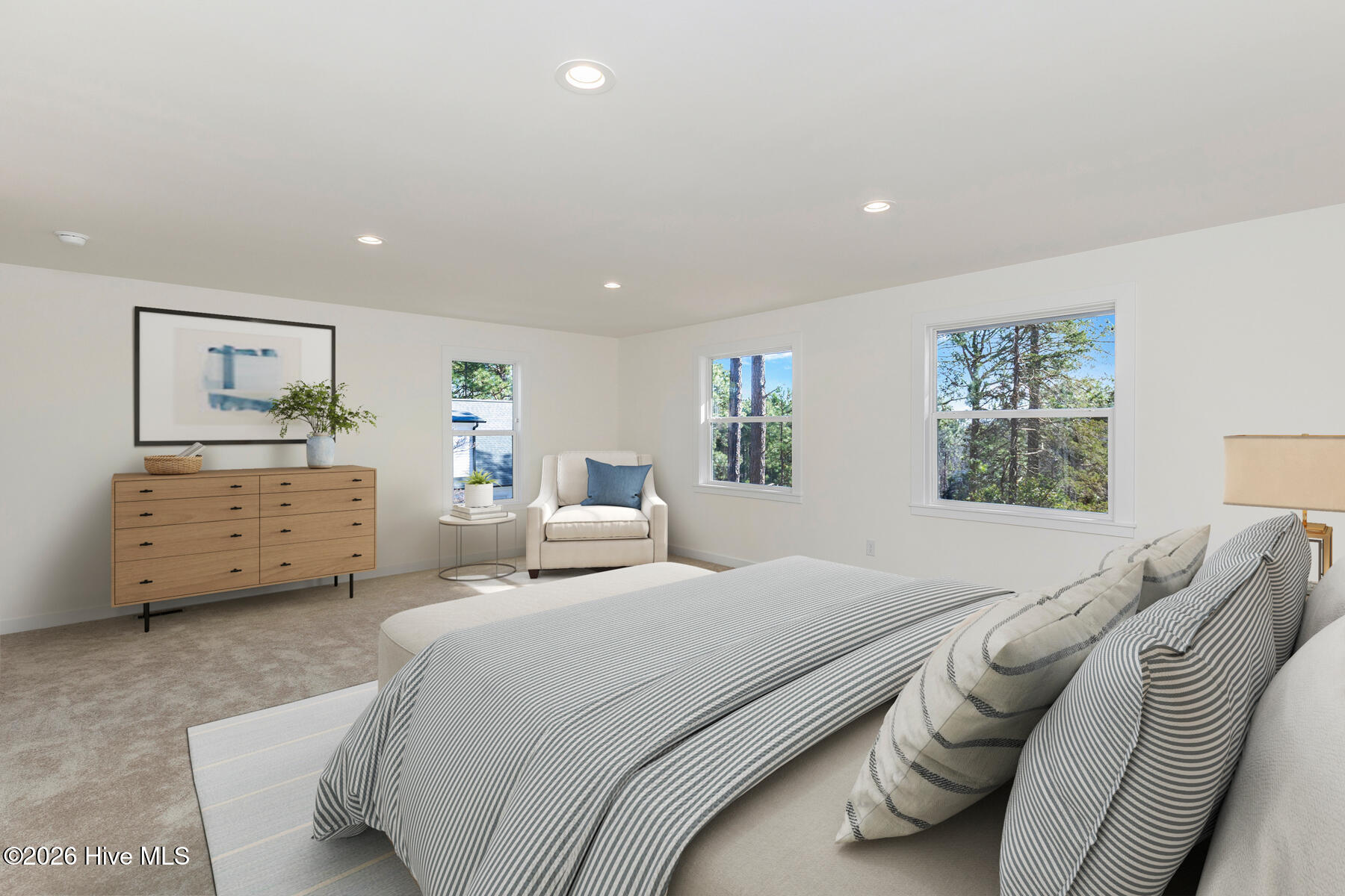 118 E Devonshire Avenue