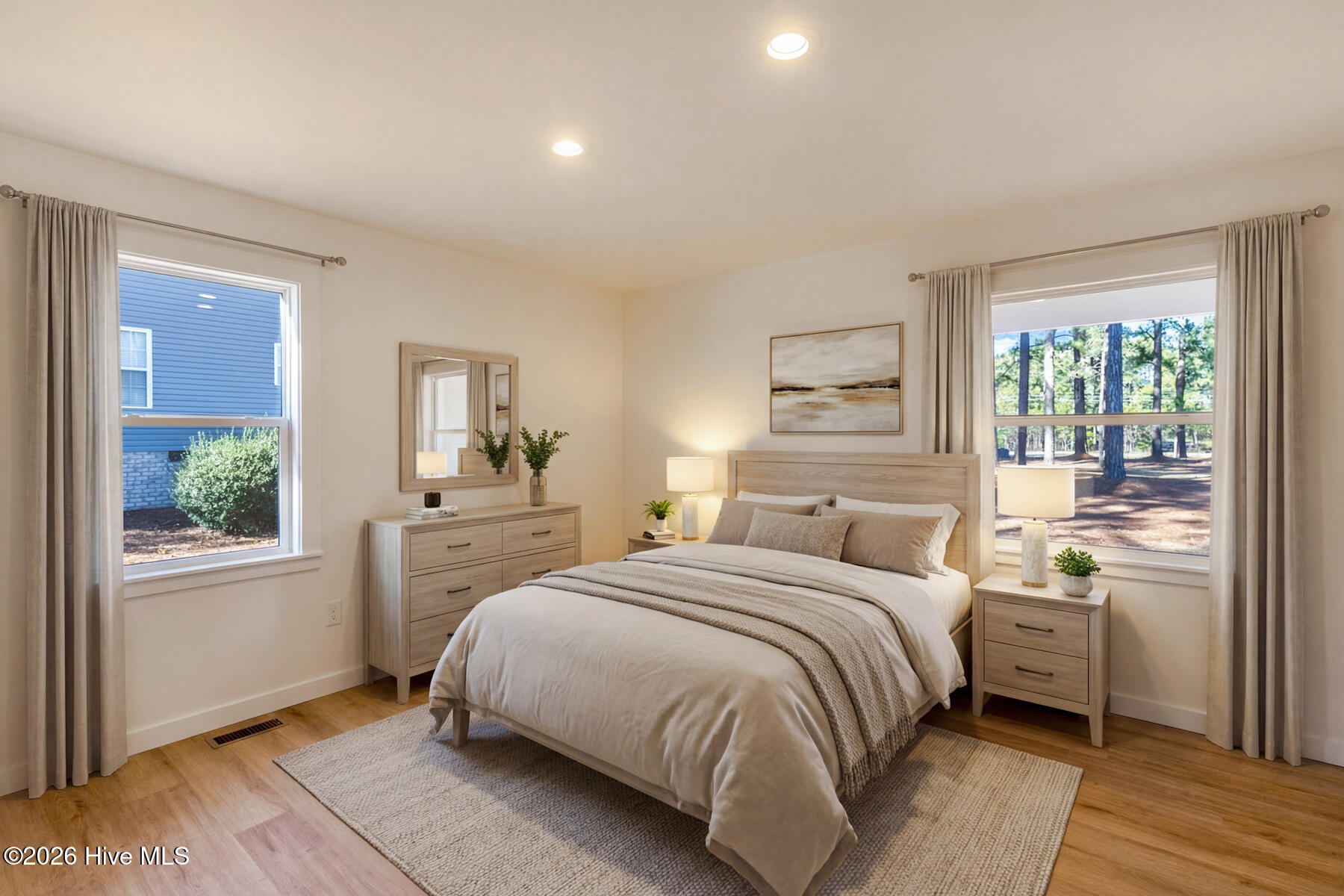 118 E Devonshire Avenue