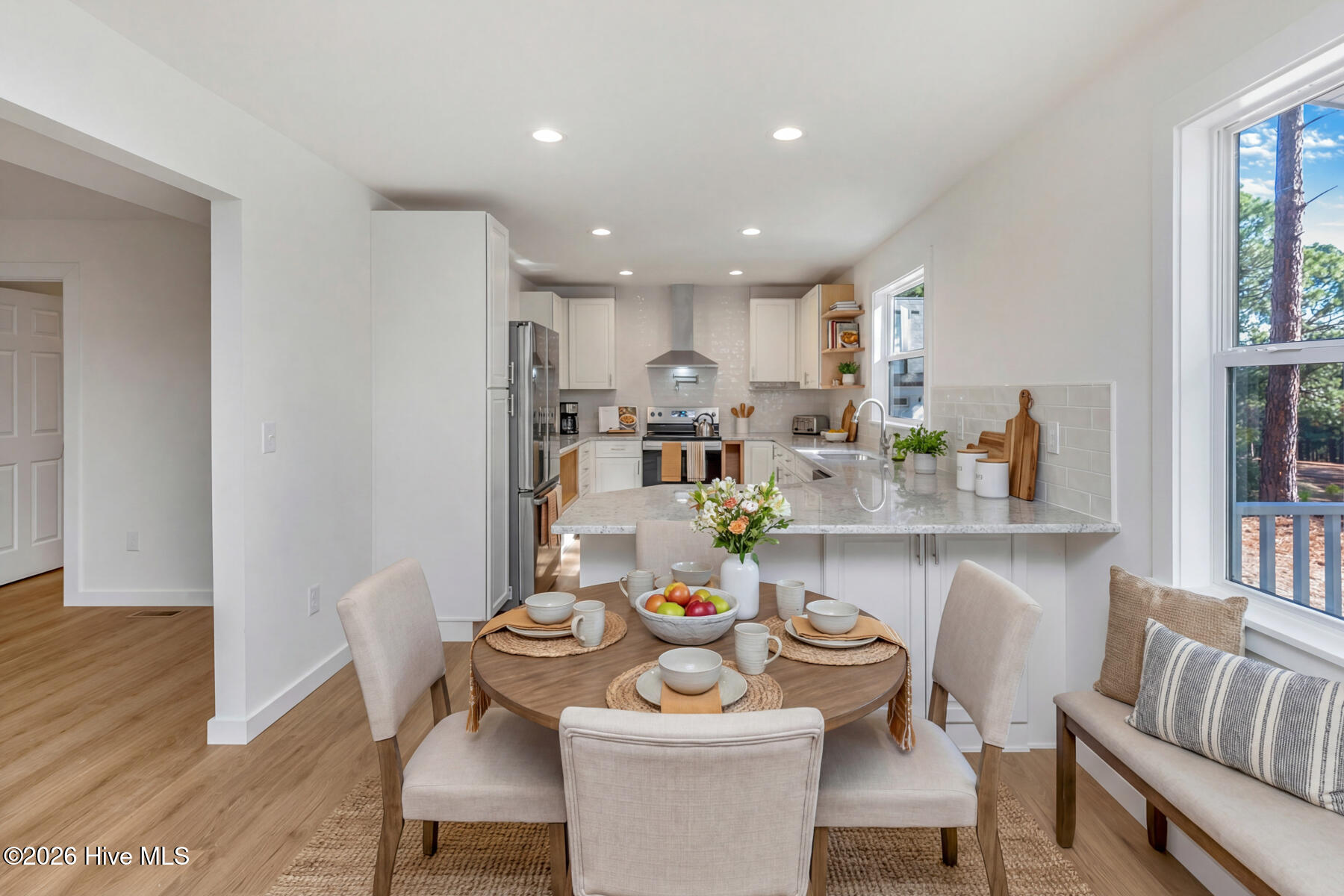 118 E Devonshire Avenue