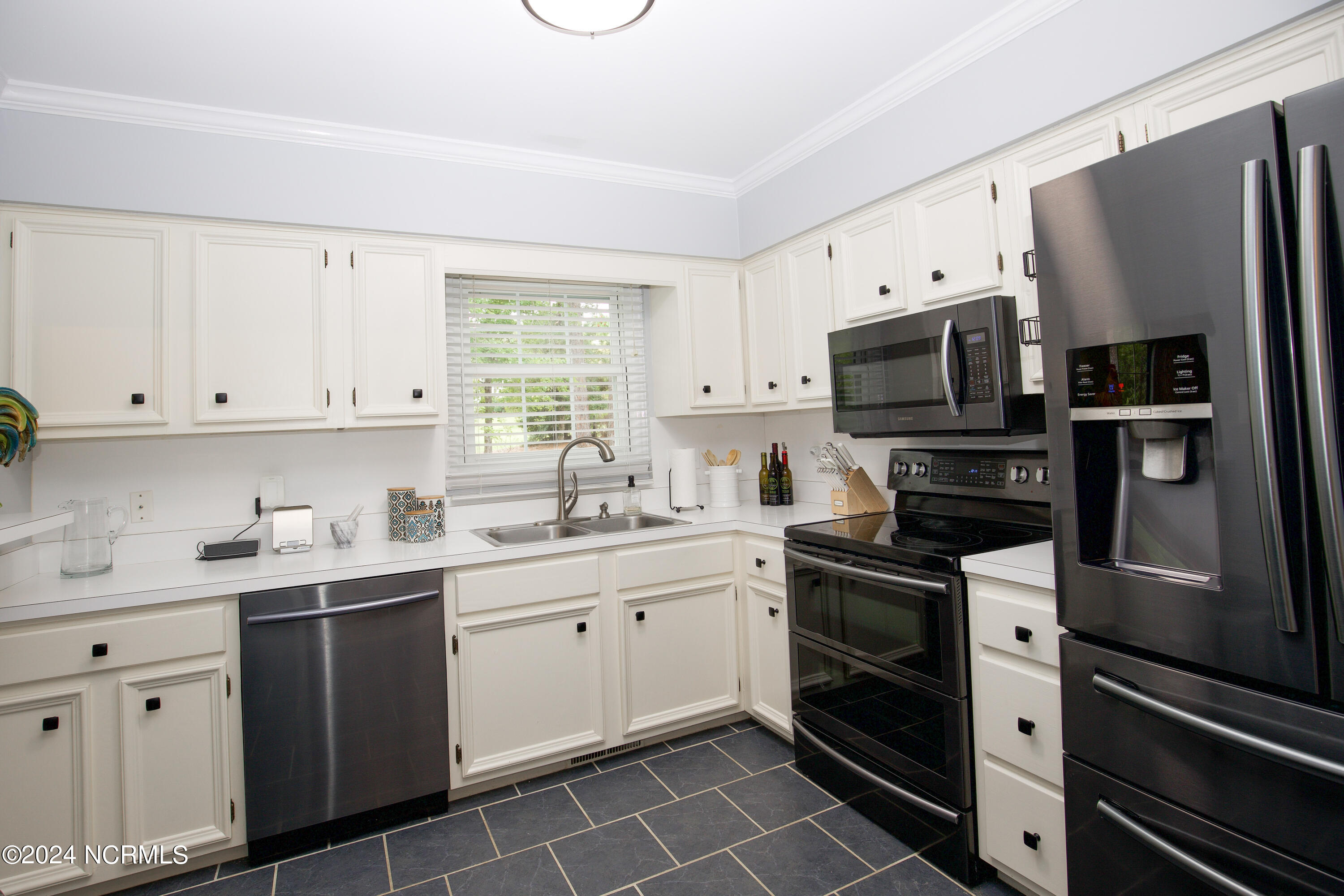 2 Colonial Pines Circle